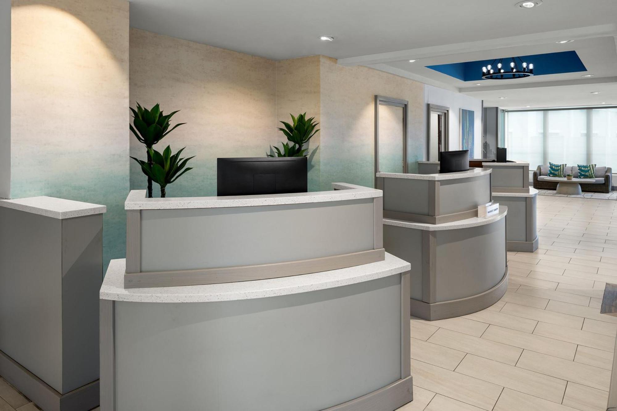 Courtyard By Marriott Downtown/junkanoo Hotel