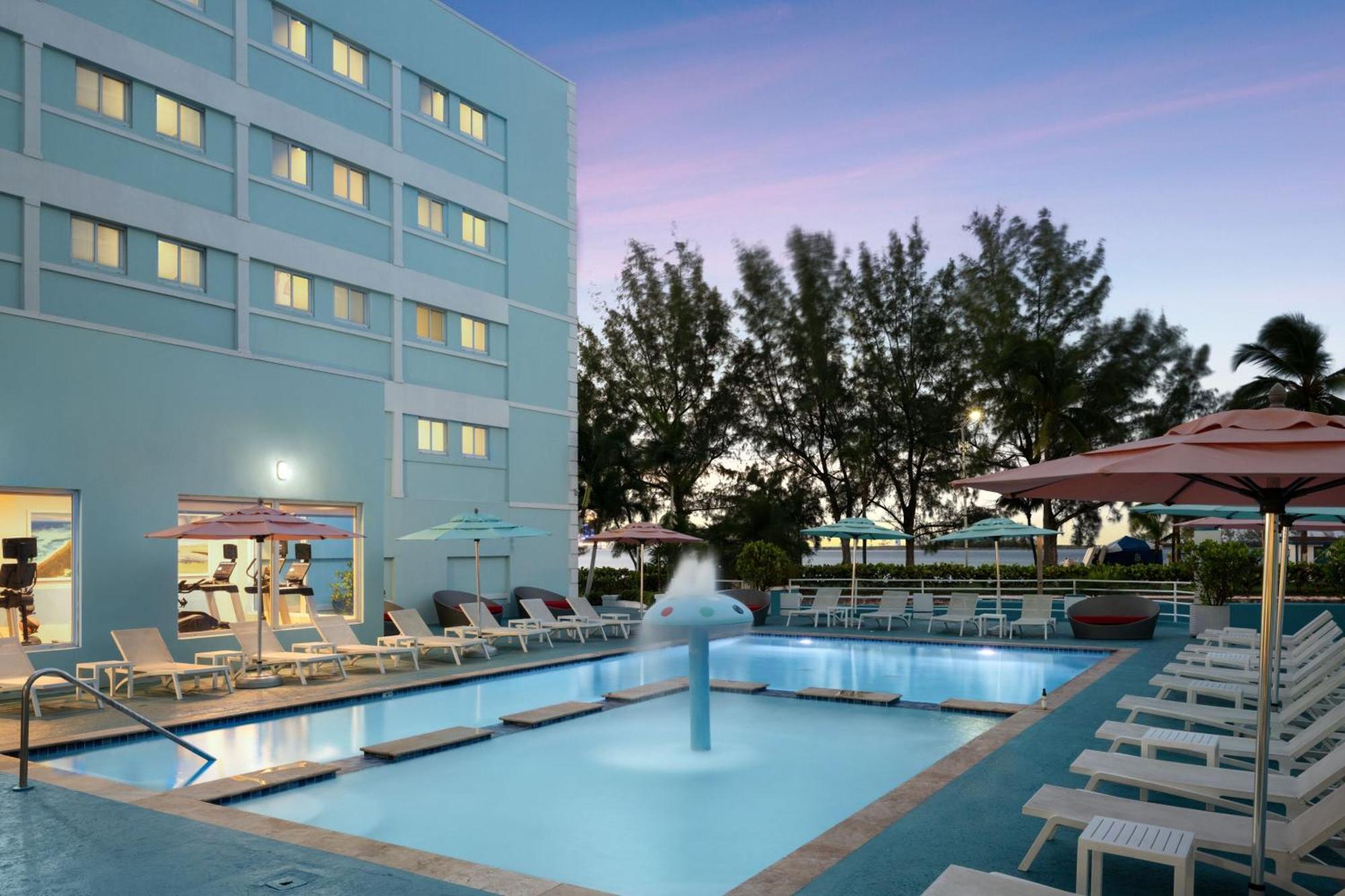 Courtyard By Marriott Downtown/junkanoo Nassau