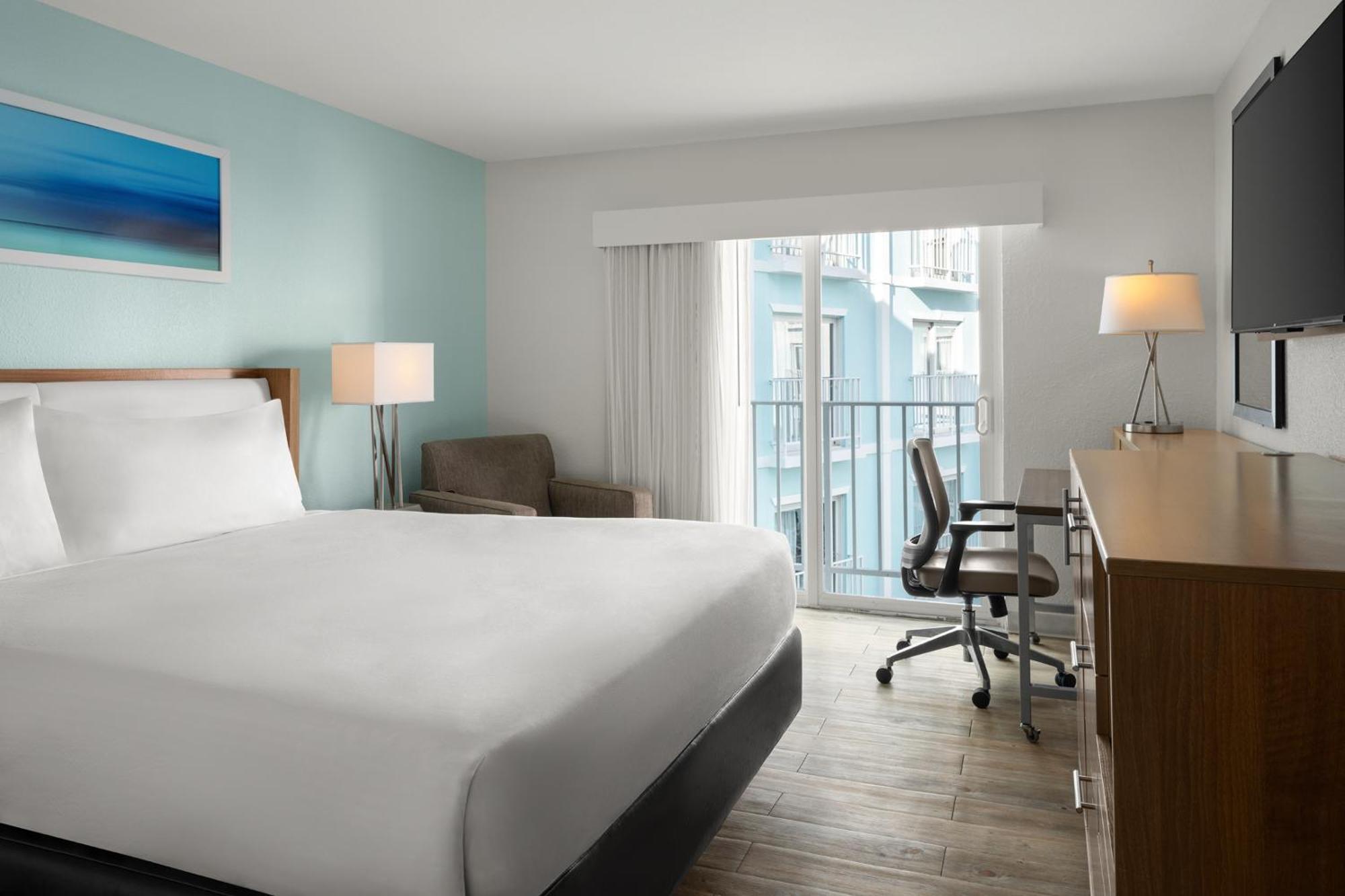 Courtyard By Marriott Downtown/junkanoo Hotel