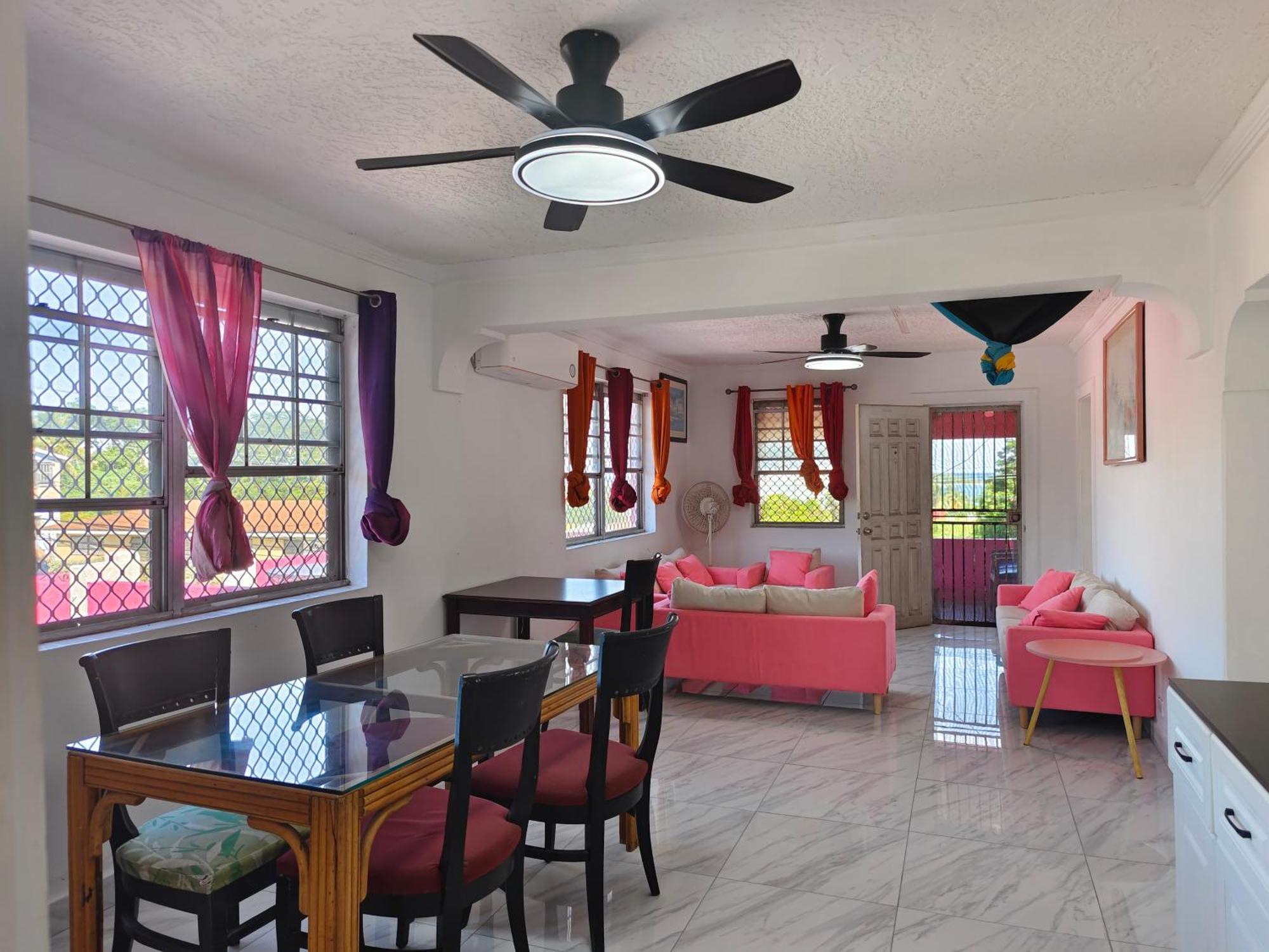 Da Pink And White Palace Hostel *
