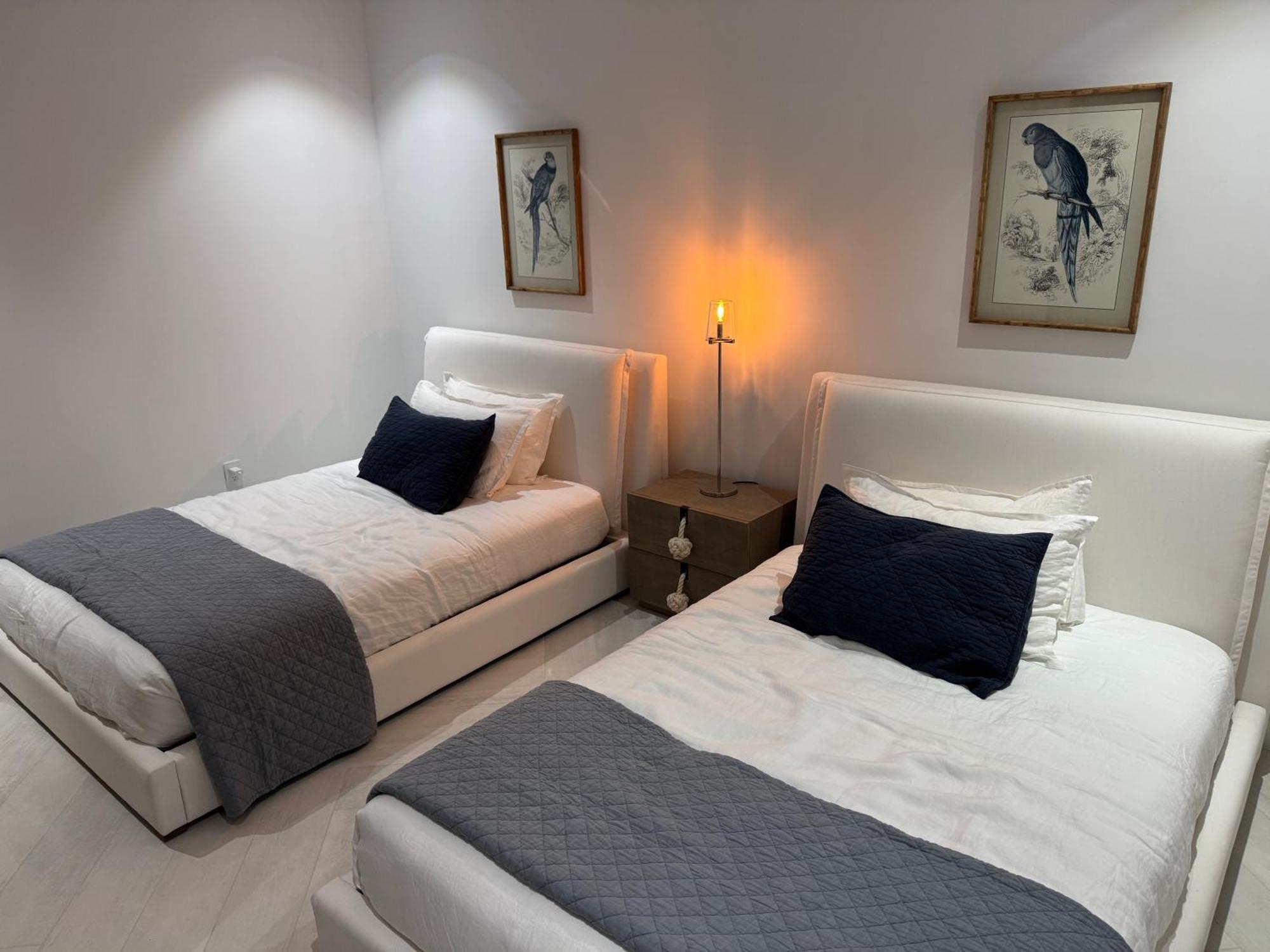Apartment New Luxury Waterfront Condo, Palm Cay, The Bahamas Nassau