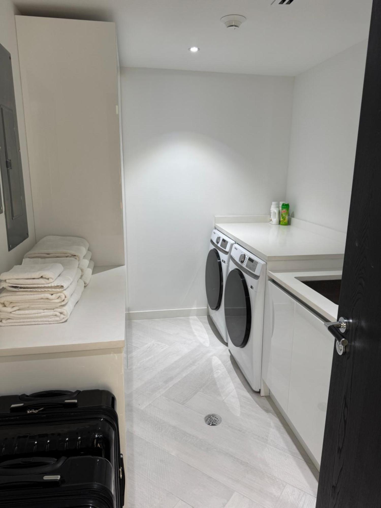 New Luxury Waterfront Condo, Palm Cay, The Bahamas Nassau