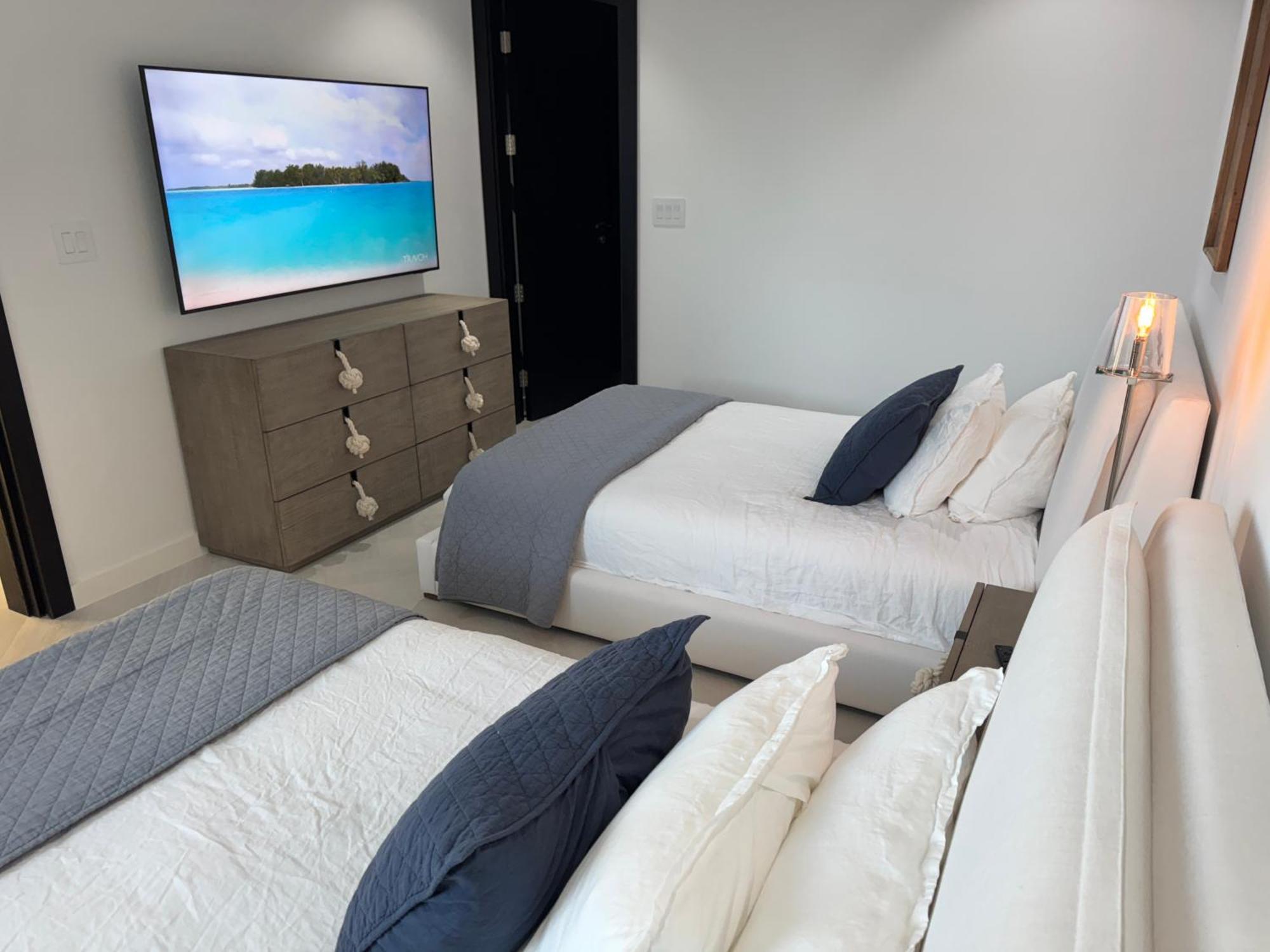 New Luxury Waterfront Condo, Palm Cay, The Bahamas