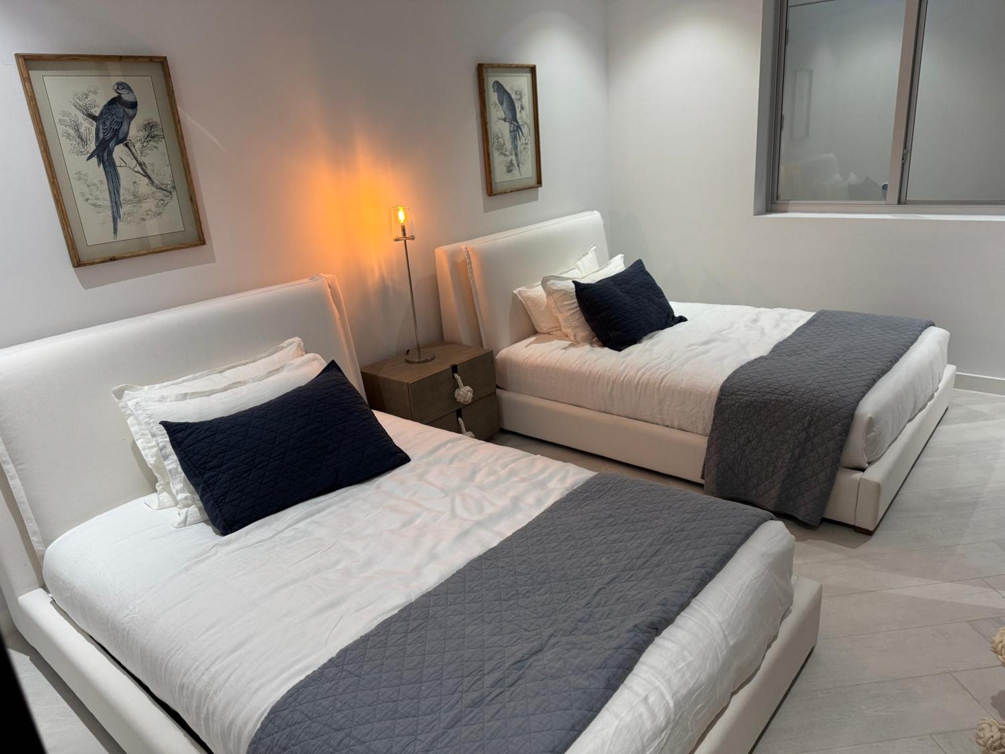 Apartment New Luxury Waterfront Condo, Palm Cay, The Bahamas