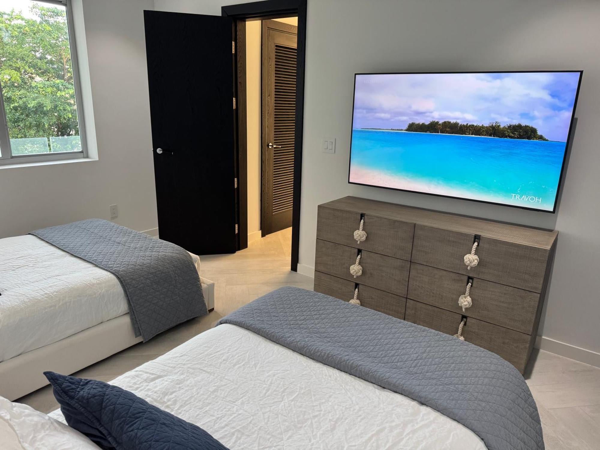 Apartment New Luxury Waterfront Condo, Palm Cay, The Bahamas Nassau