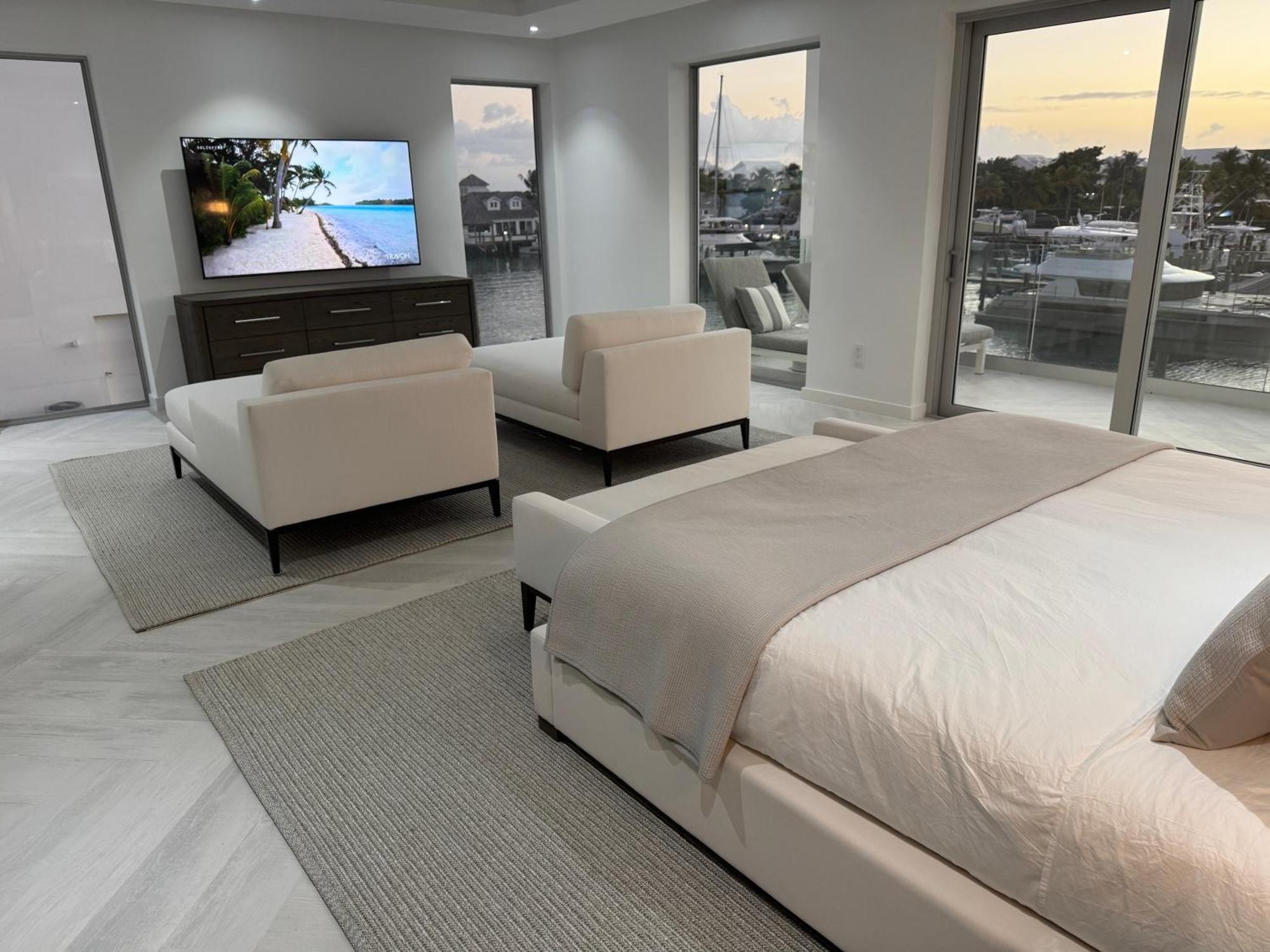 New Luxury Waterfront Condo, Palm Cay, The Bahamas Apartment