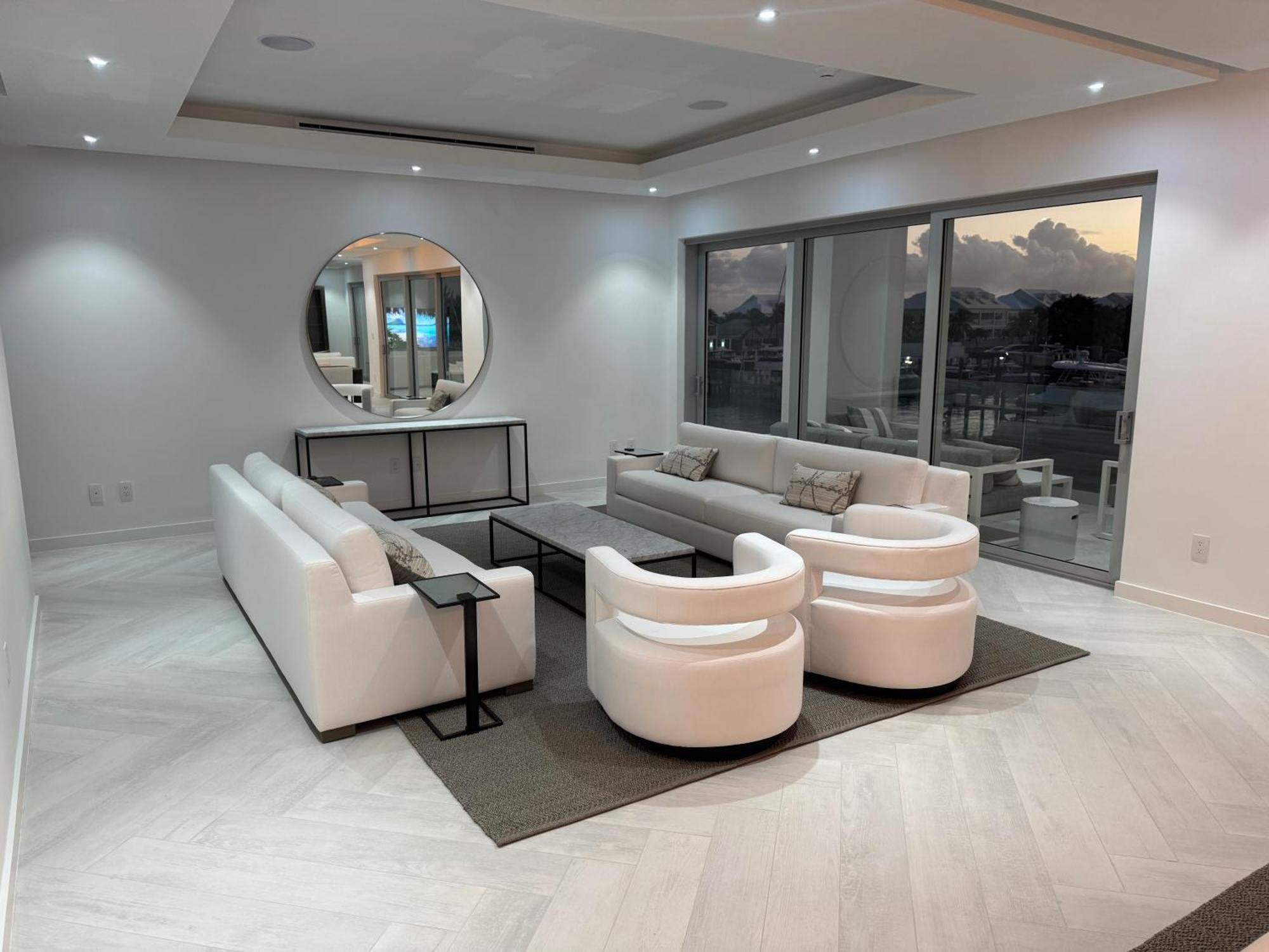 New Luxury Waterfront Condo, Palm Cay, The Bahamas Apartment *