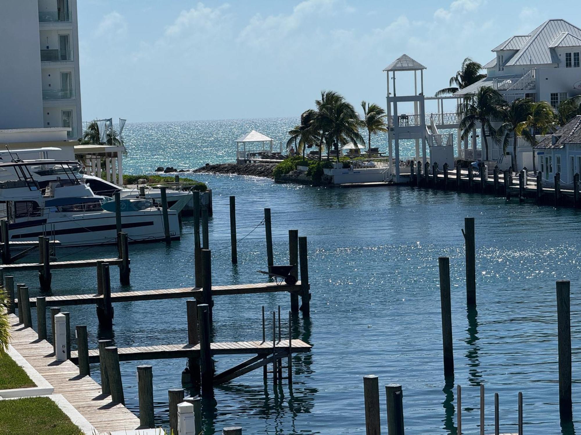 Apartment New Luxury Waterfront Condo, Palm Cay, The Bahamas Nassau