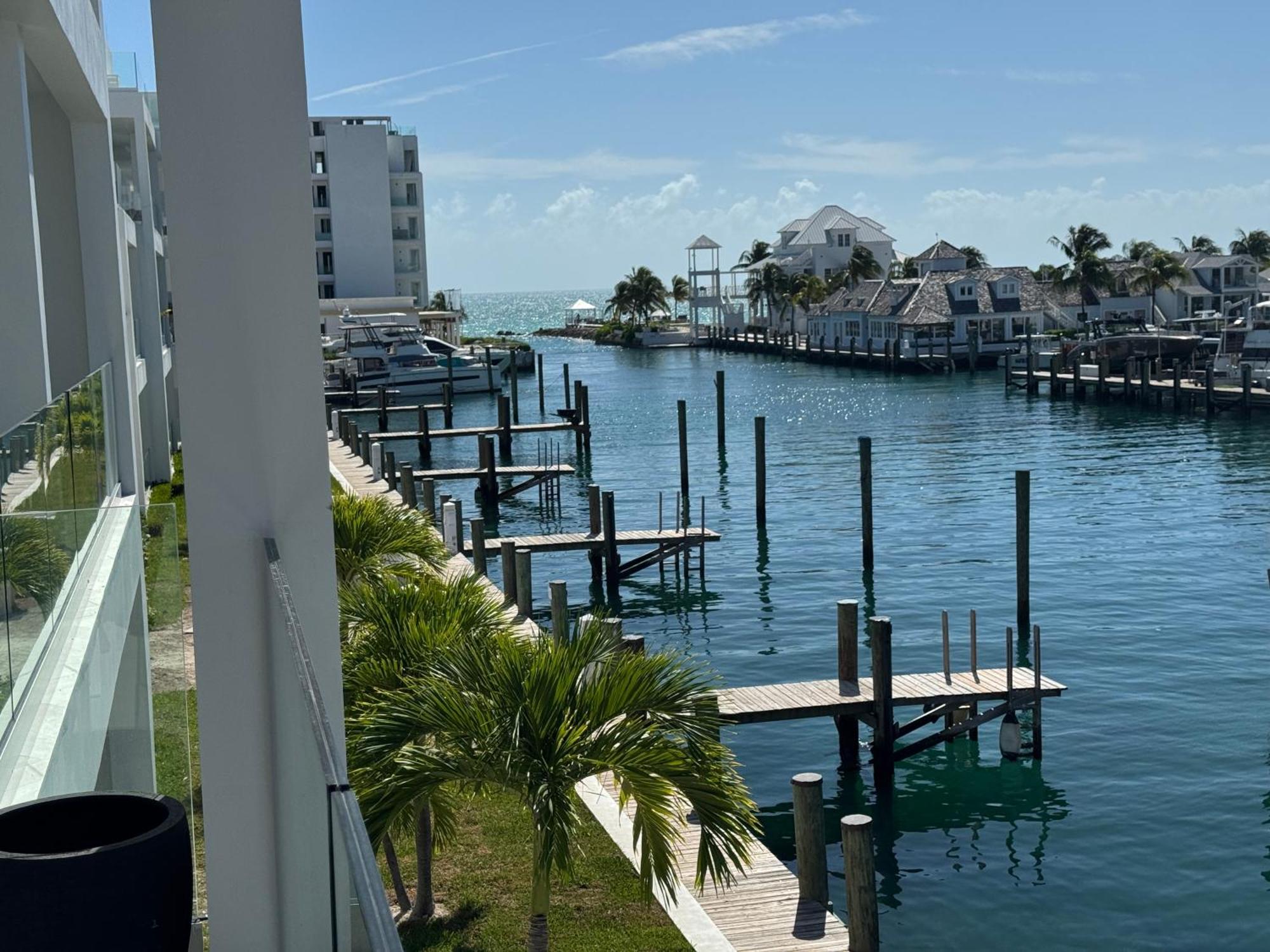New Luxury Waterfront Condo, Palm Cay, The Bahamas Apartment *