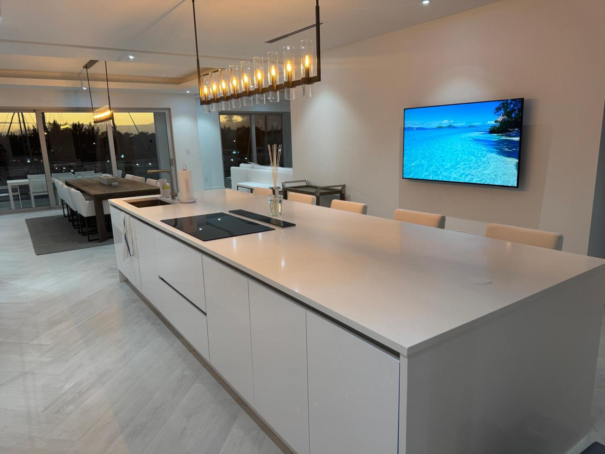New Luxury Waterfront Condo, Palm Cay, The Bahamas * Nassau