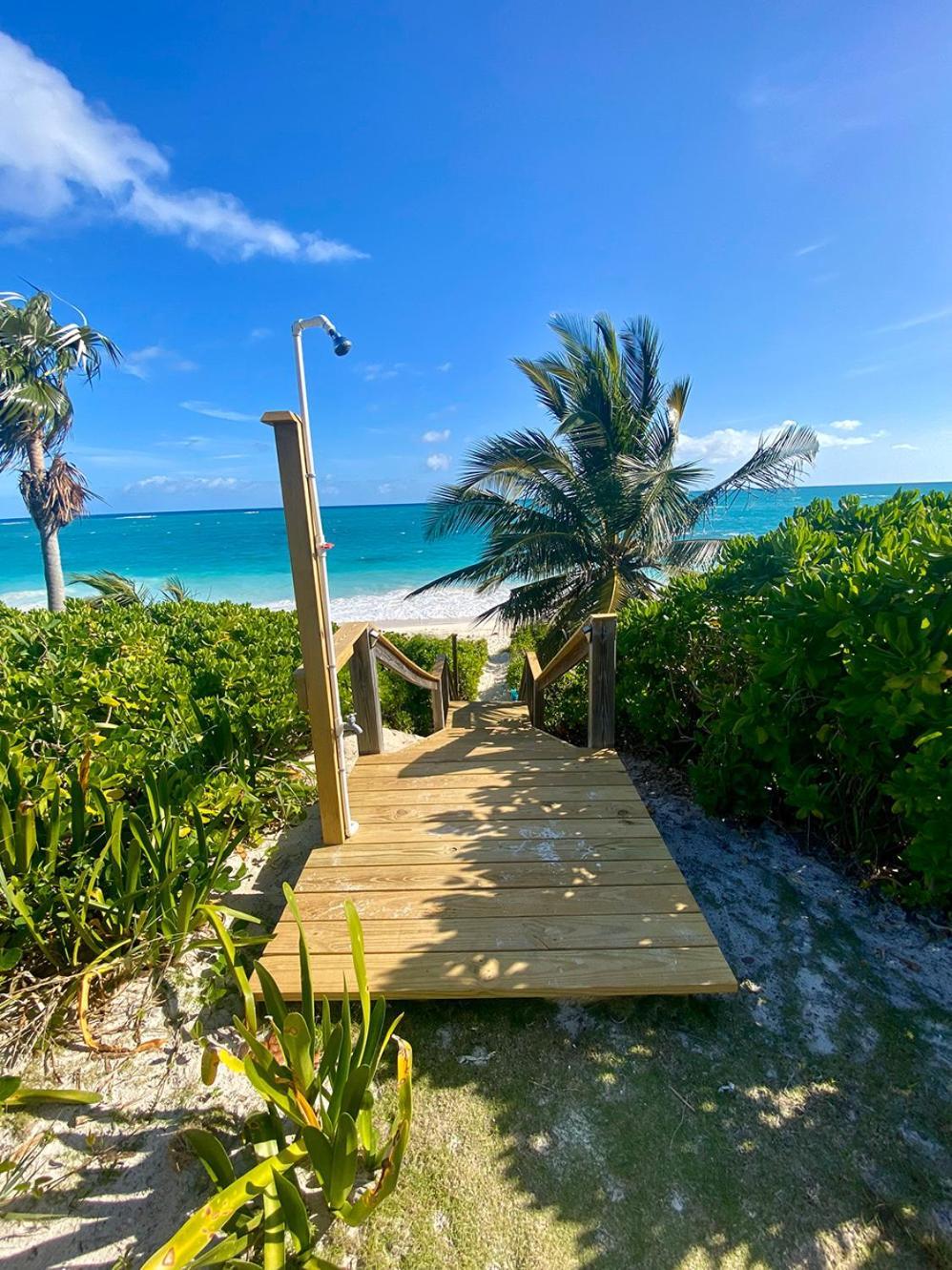 Guest house Eleuthera Retreat - & On Pink Beachfront *