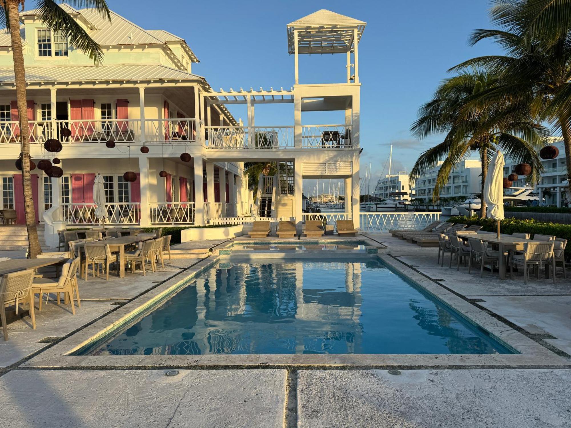New Luxury Waterfront Condo, Palm Cay, The Bahamas Apartment *
