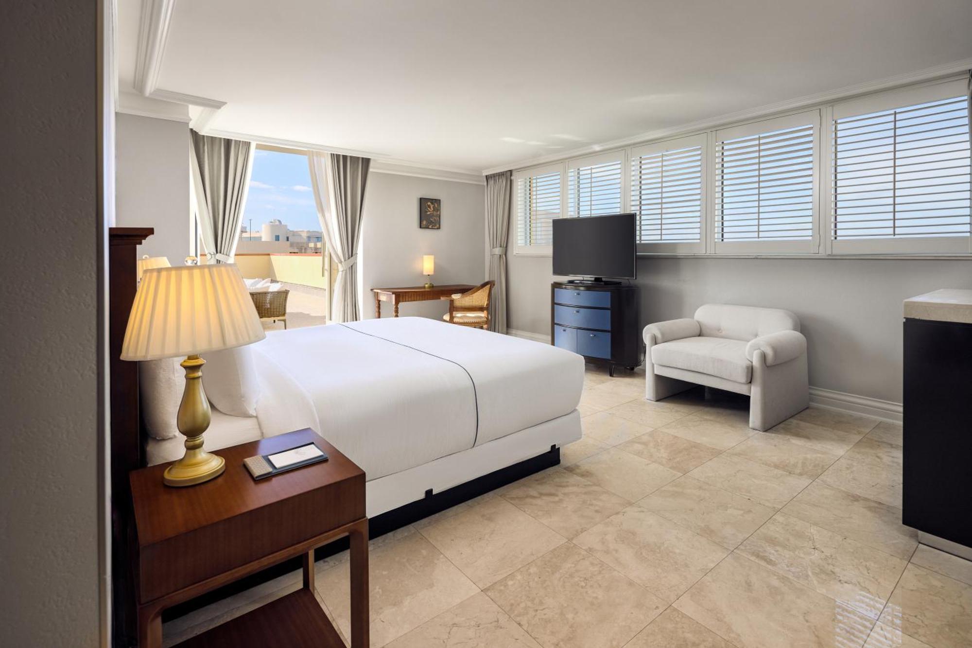 British Colonial 4*