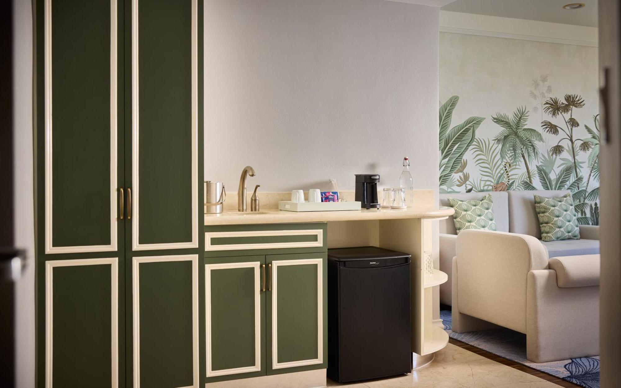 Resort British Colonial 4*