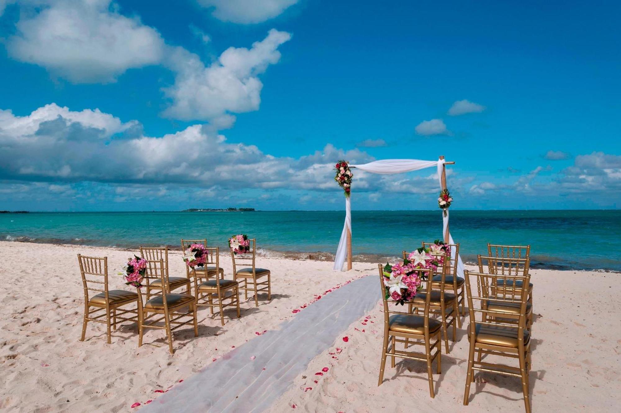 Courtyard By Marriott Downtown/junkanoo