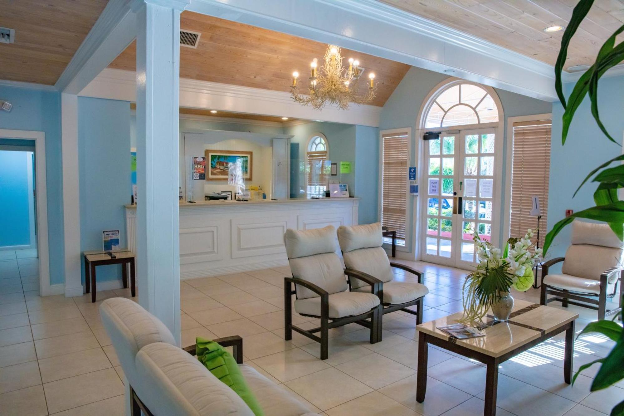 Deluxe Ocean View - Just Steps From White Beaches