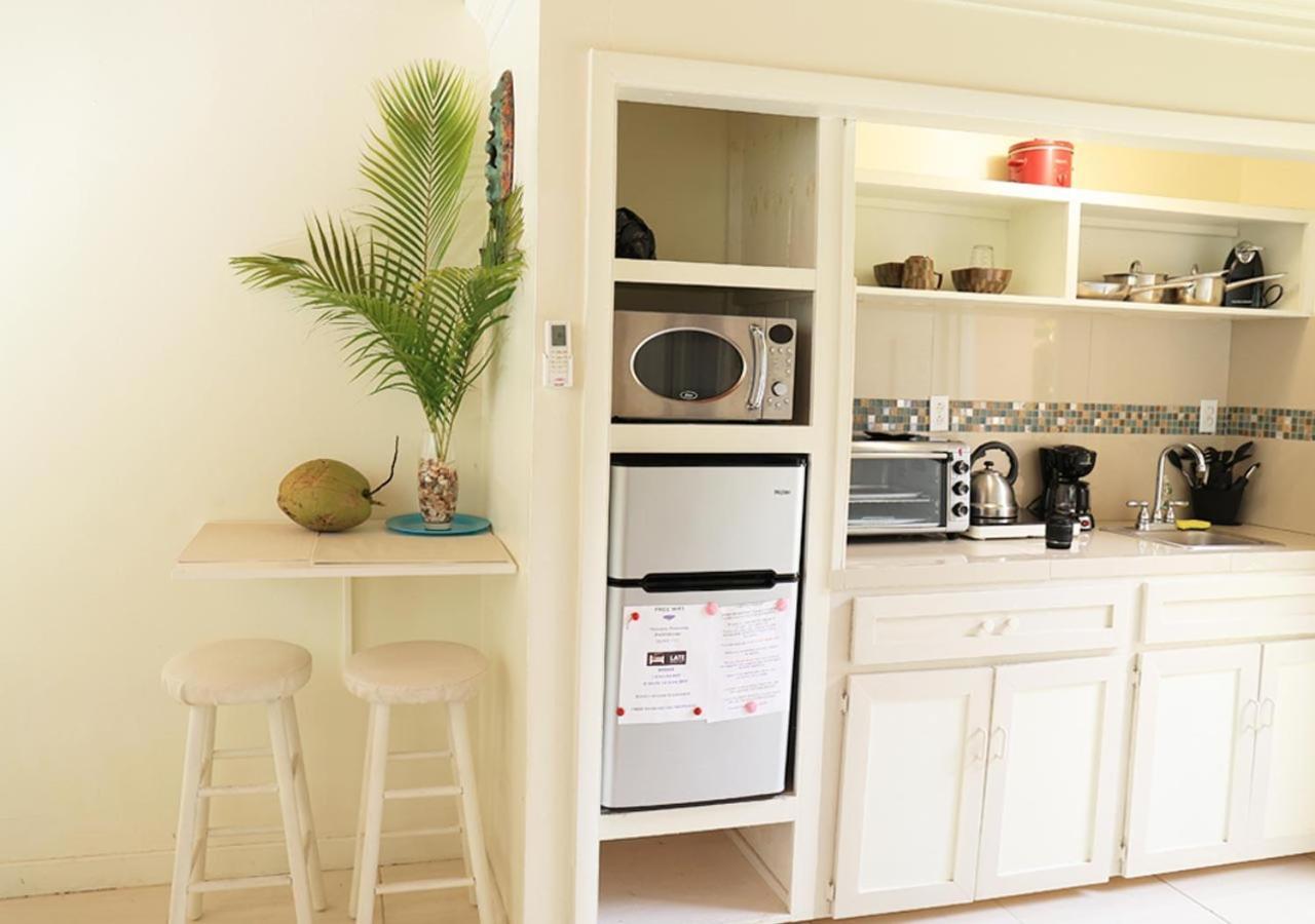 Coconut Palms Hideaway Capsule hotel Nassau