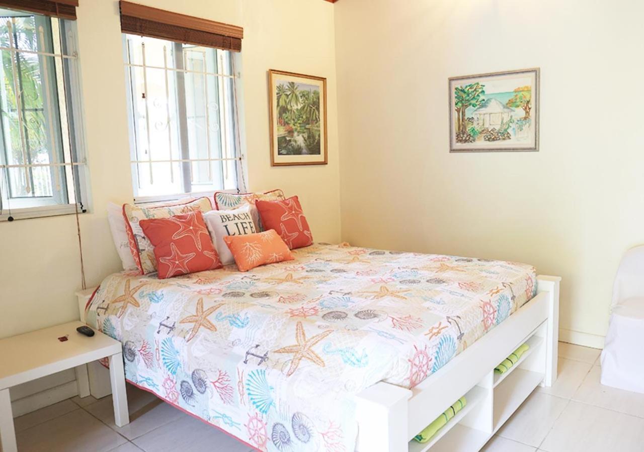 Coconut Palms Hideaway Capsule hotel Nassau