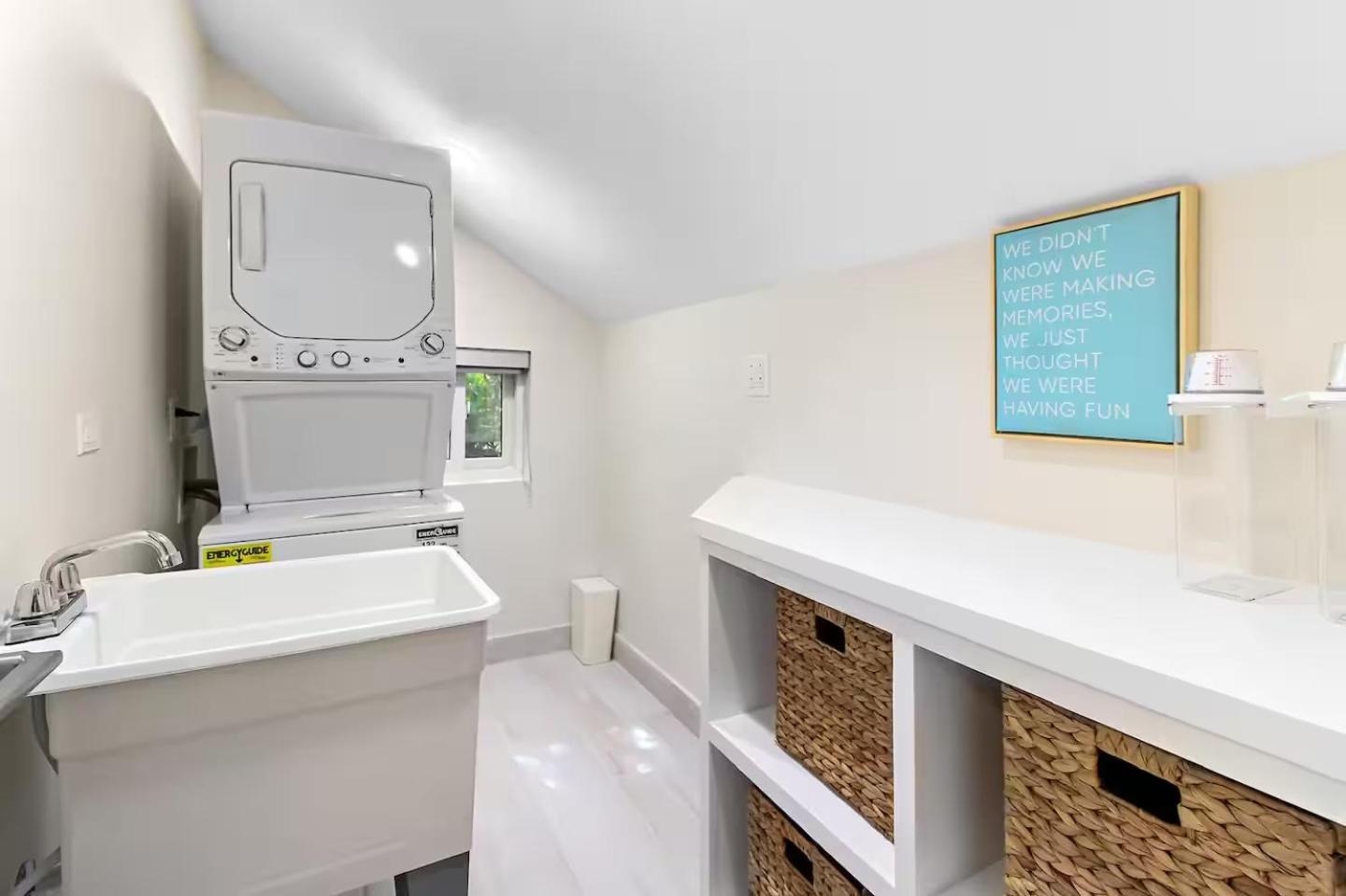 New Luxe Caribbean In The Bahamas With Canal Access! Guest house *