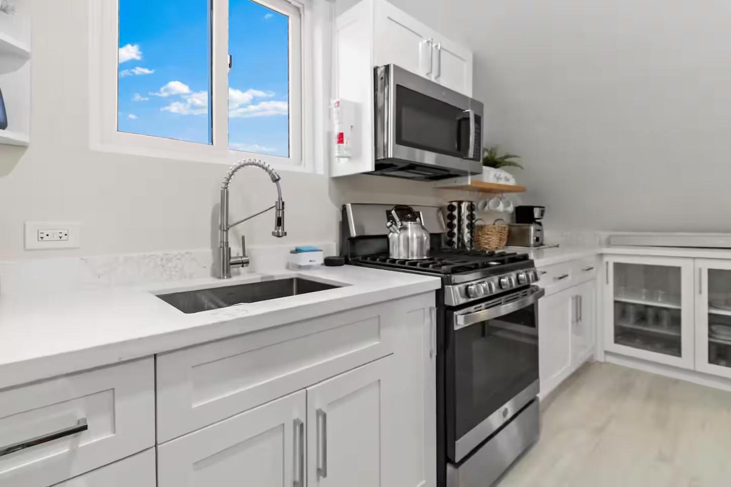 Guest house New Luxe Caribbean In The Bahamas With Canal Access! *