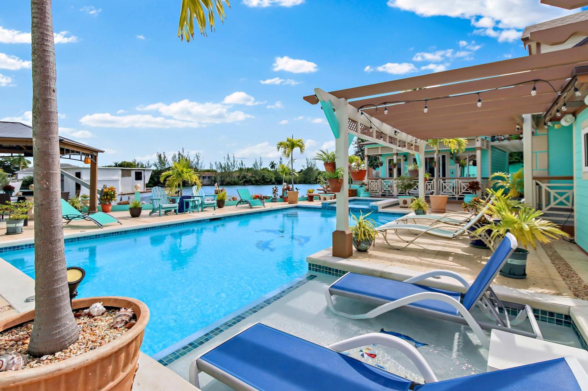 New Luxe Caribbean In The Bahamas With Canal Access! Guest house