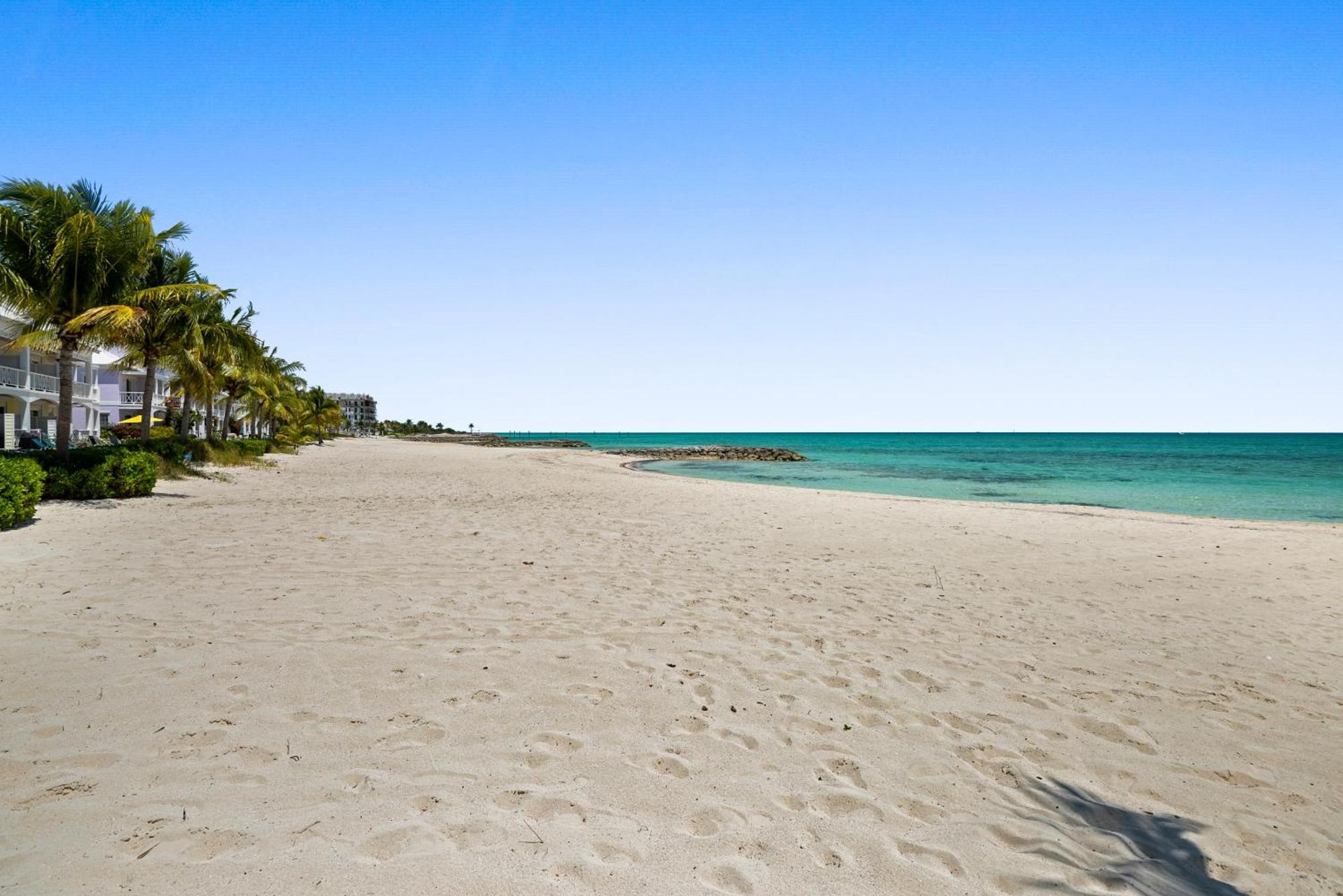White House - Exclusive Luxury Beachfront - Private White Villa