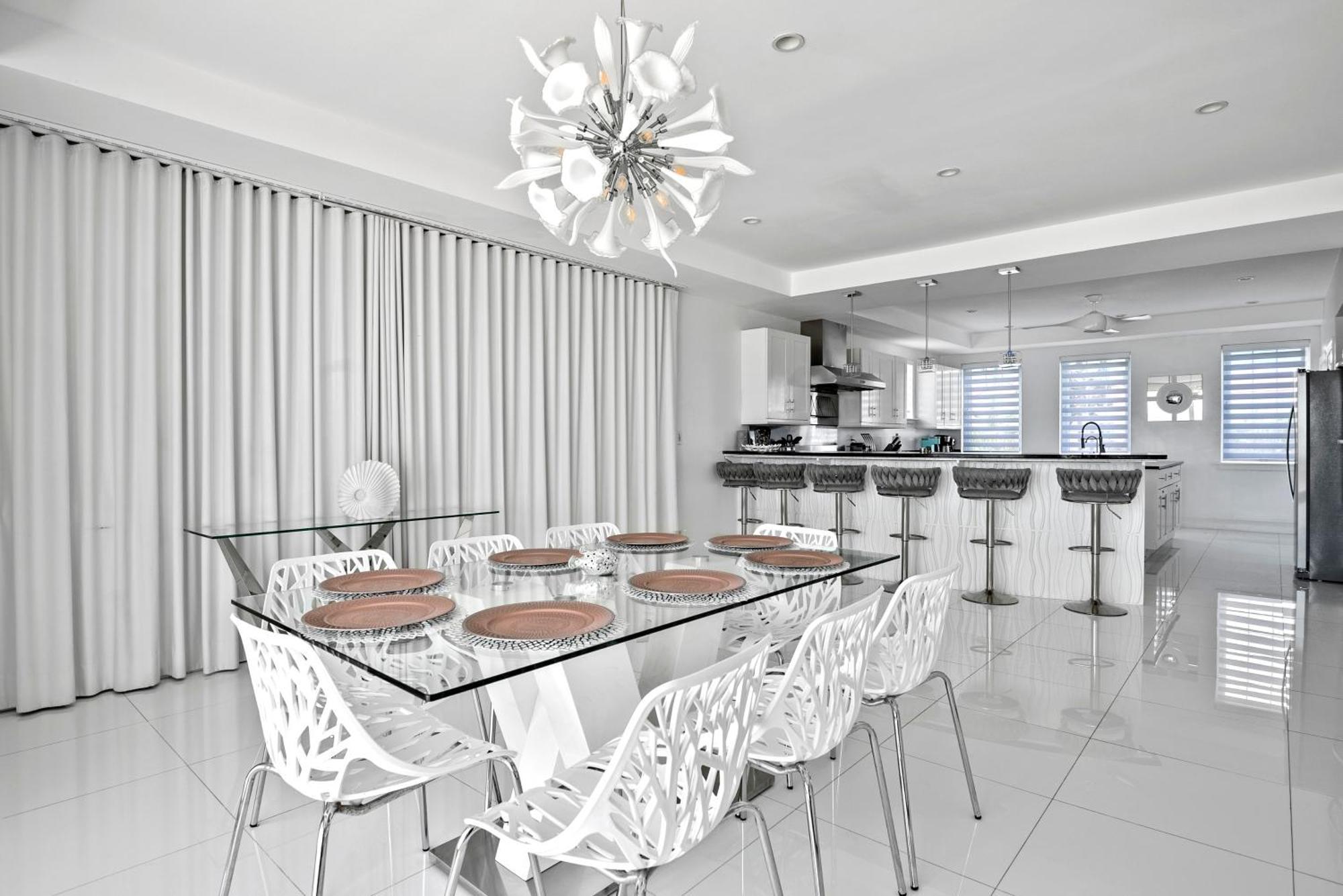 Villa White House - Exclusive Luxury Beachfront - Private White Nassau