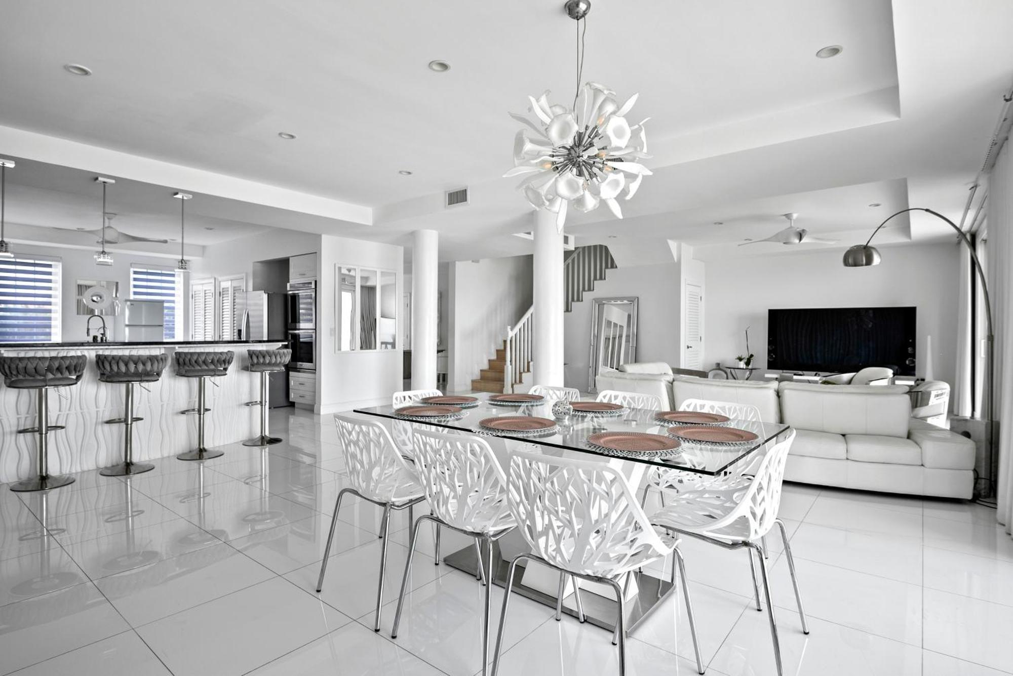 White House - Exclusive Luxury Beachfront - Private White