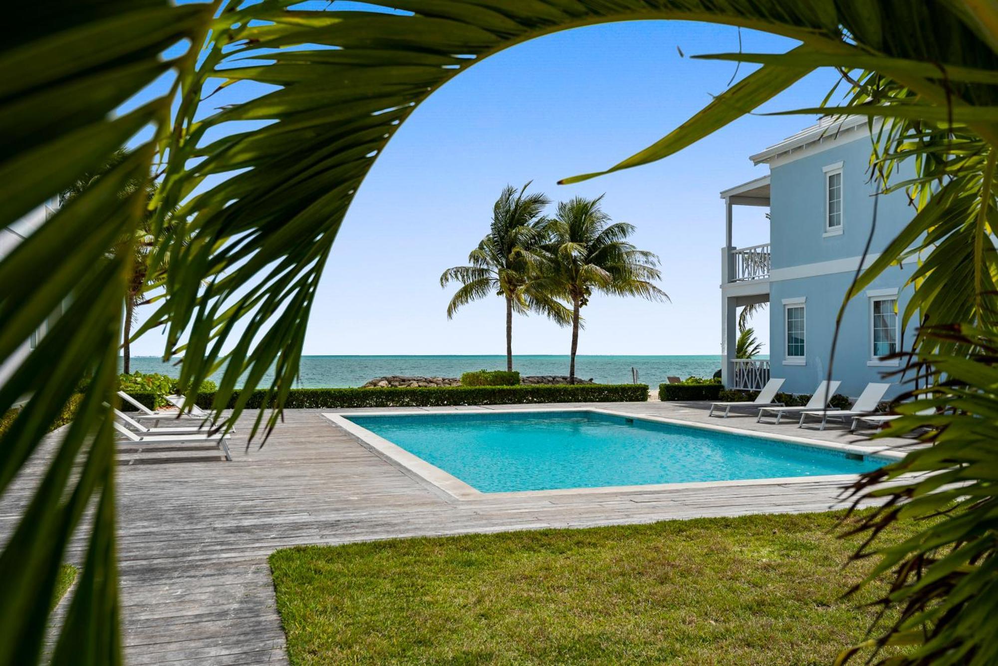 White House - Exclusive Luxury Beachfront - Private White * Nassau