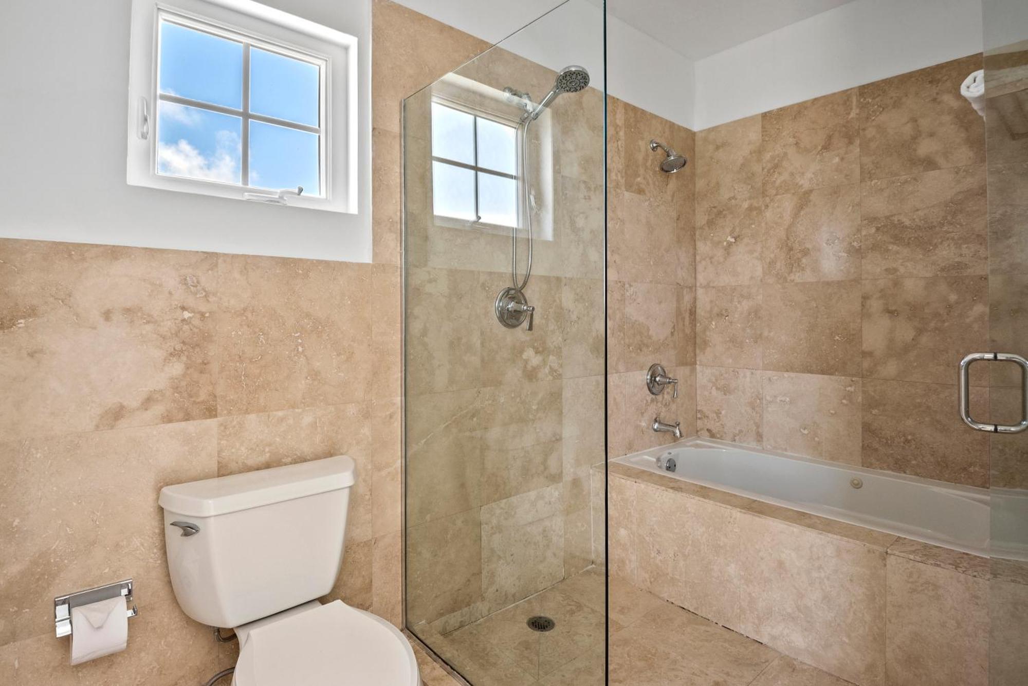 White House - Exclusive Luxury Beachfront - Private White Villa Nassau