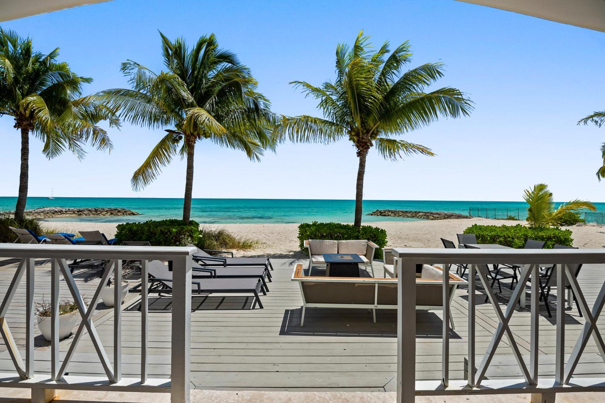 White House - Exclusive Luxury Beachfront - Private White Villa *