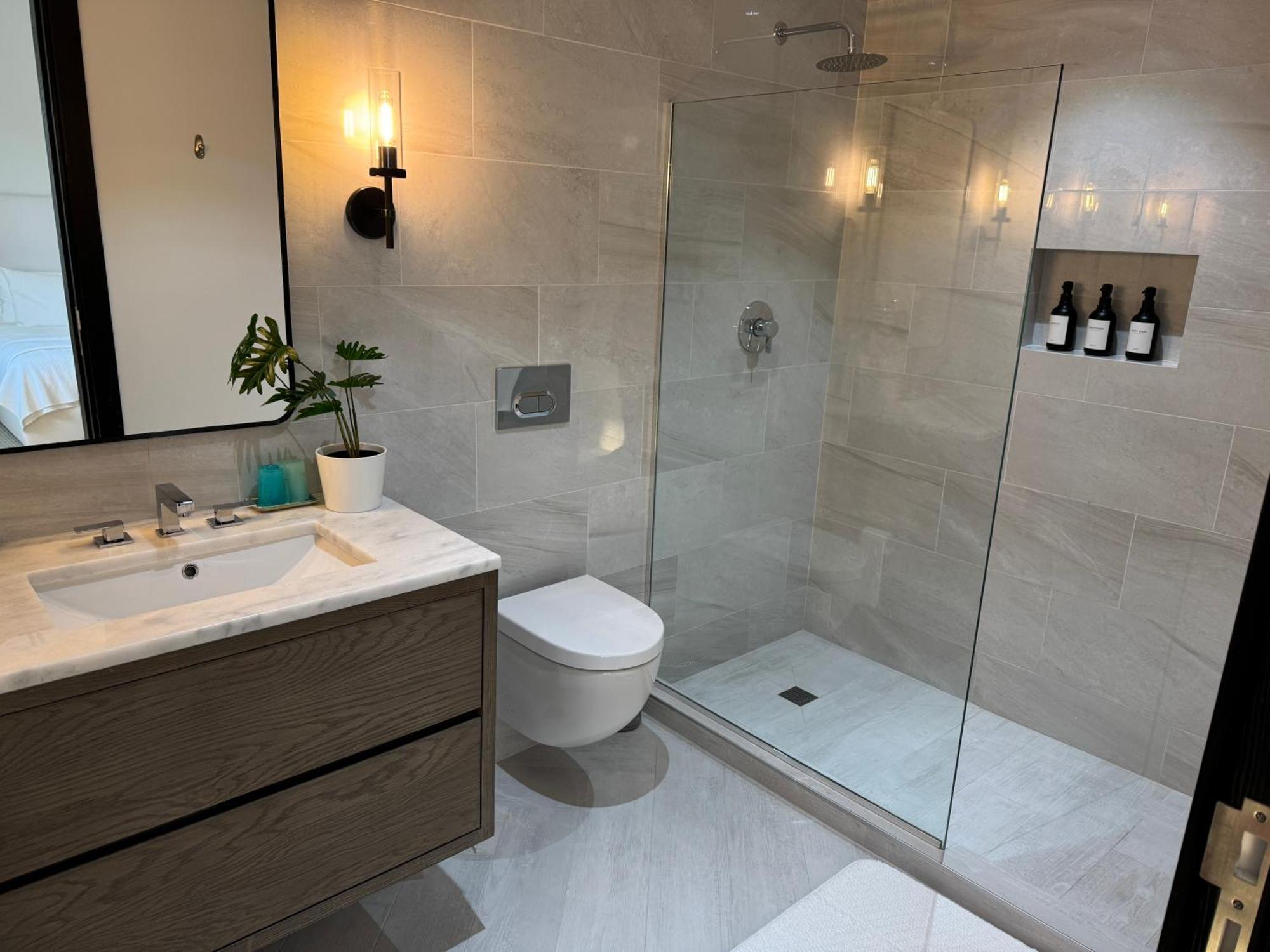 New Luxury Waterfront Condo, Palm Cay, The Bahamas Nassau