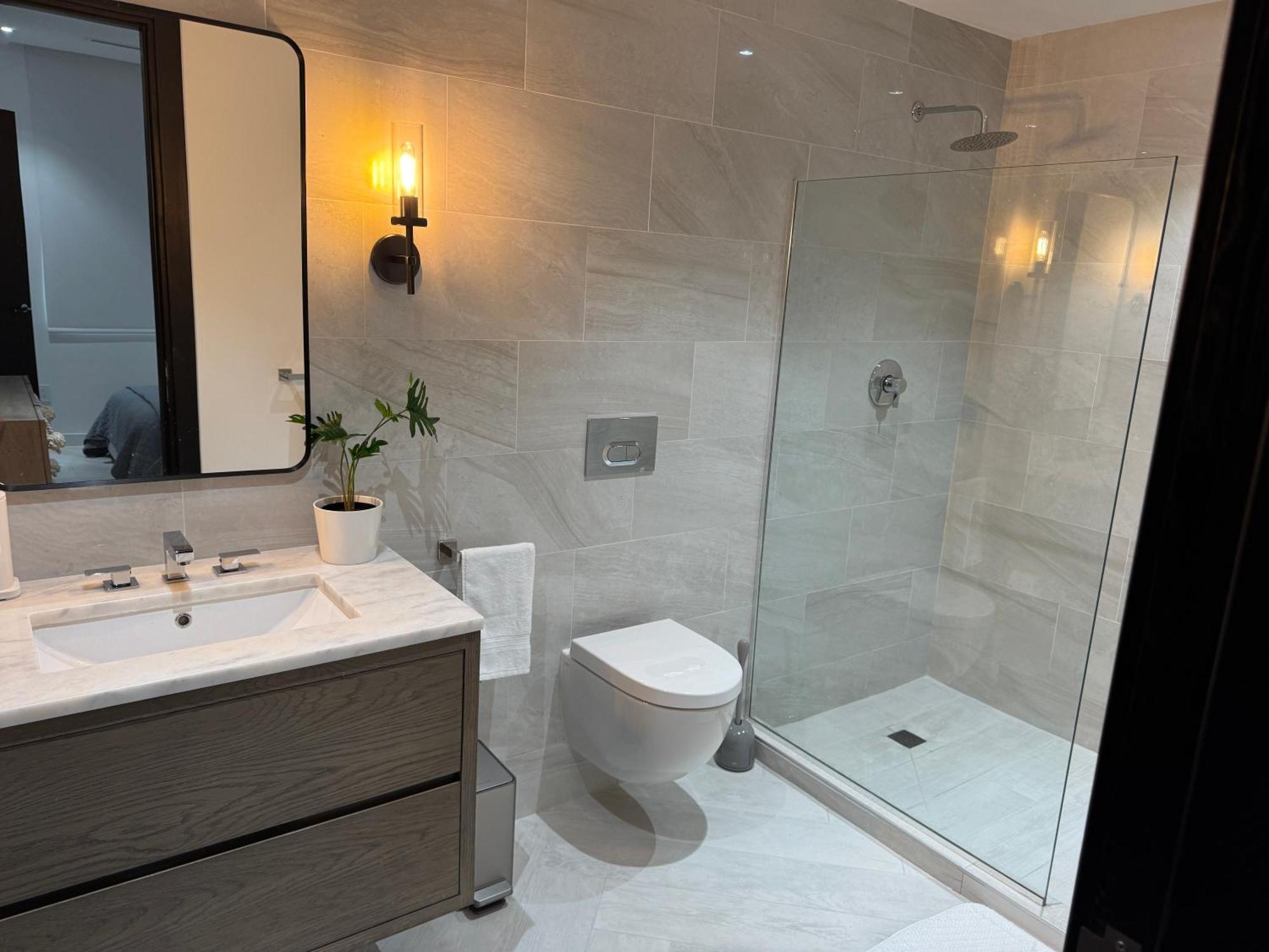New Luxury Waterfront Condo, Palm Cay, The Bahamas * Nassau