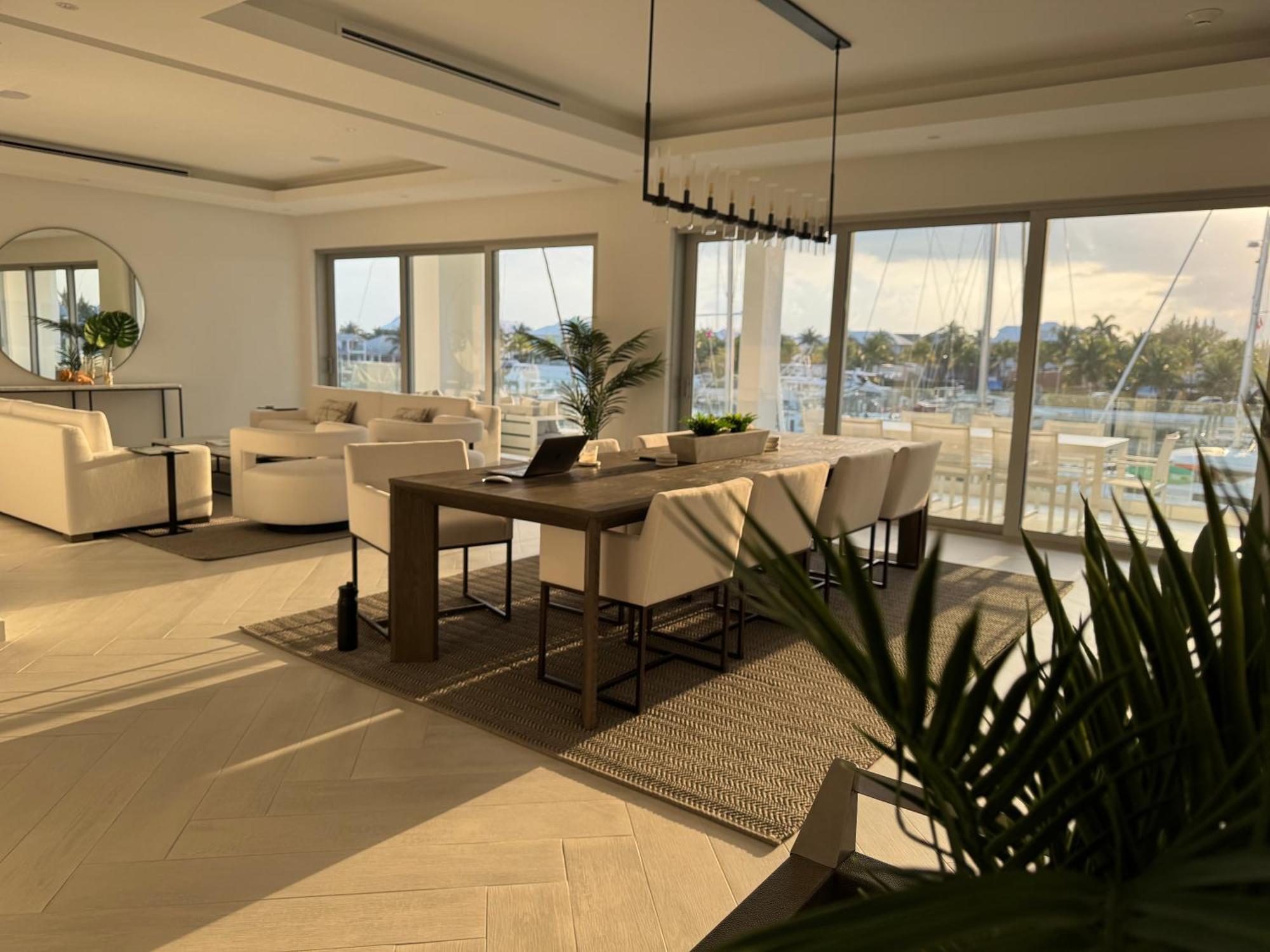 New Luxury Waterfront Condo, Palm Cay, The Bahamas Apartment *