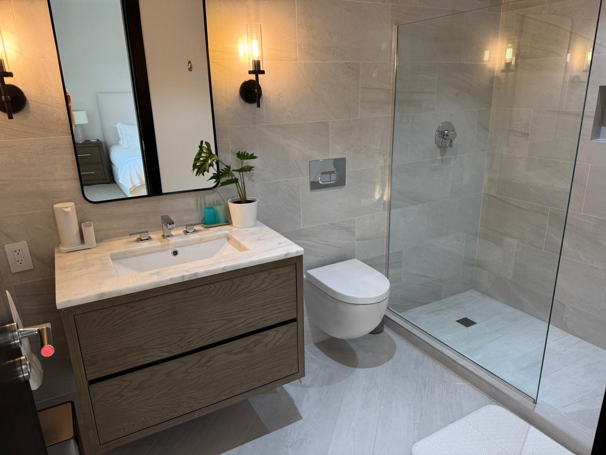 New Luxury Waterfront Condo, Palm Cay, The Bahamas Apartment Nassau