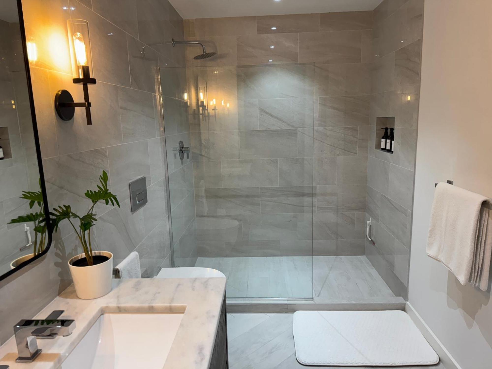 Apartment New Luxury Waterfront Condo, Palm Cay, The Bahamas *