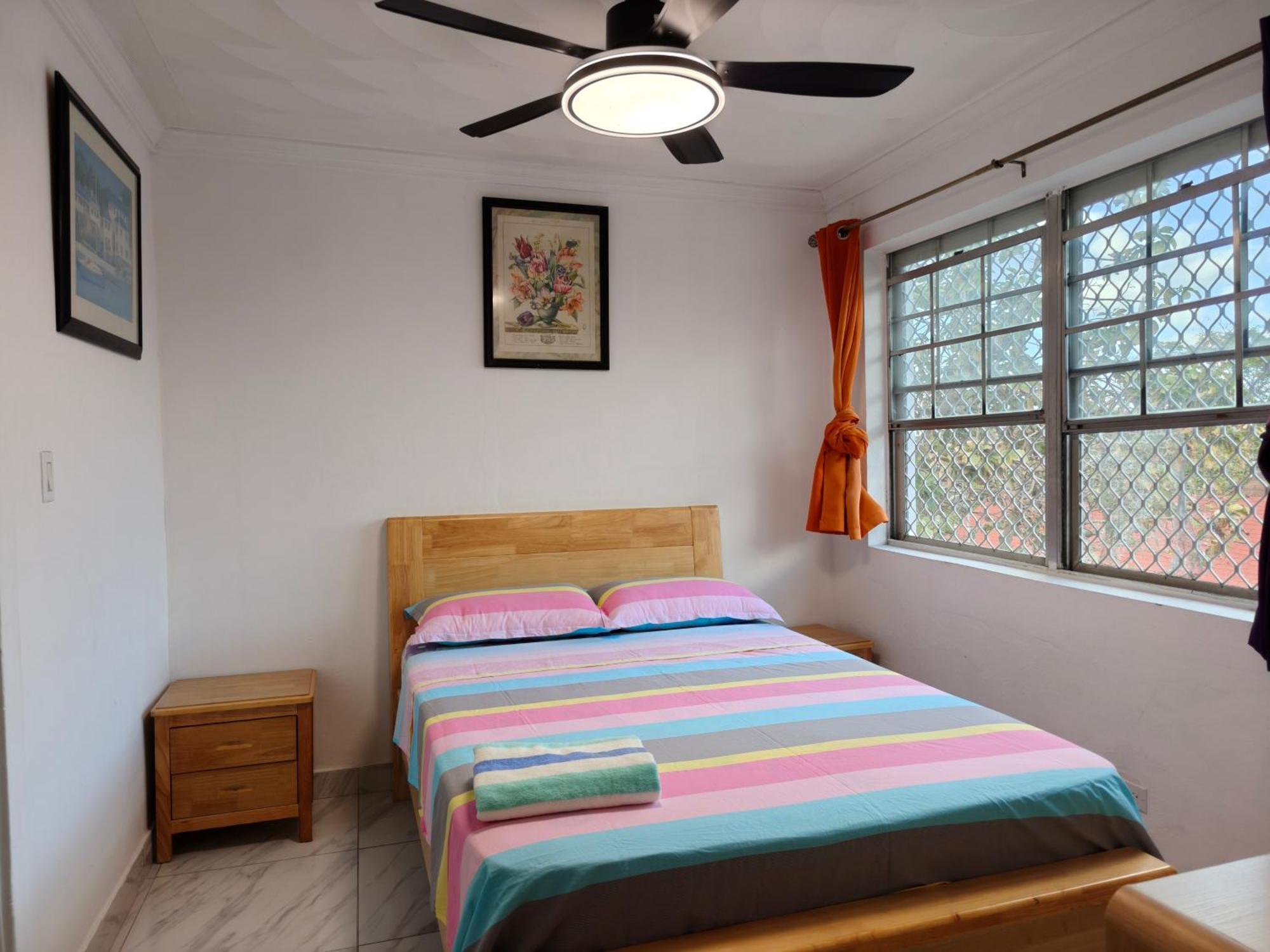 Da Pink And White Palace Hostel