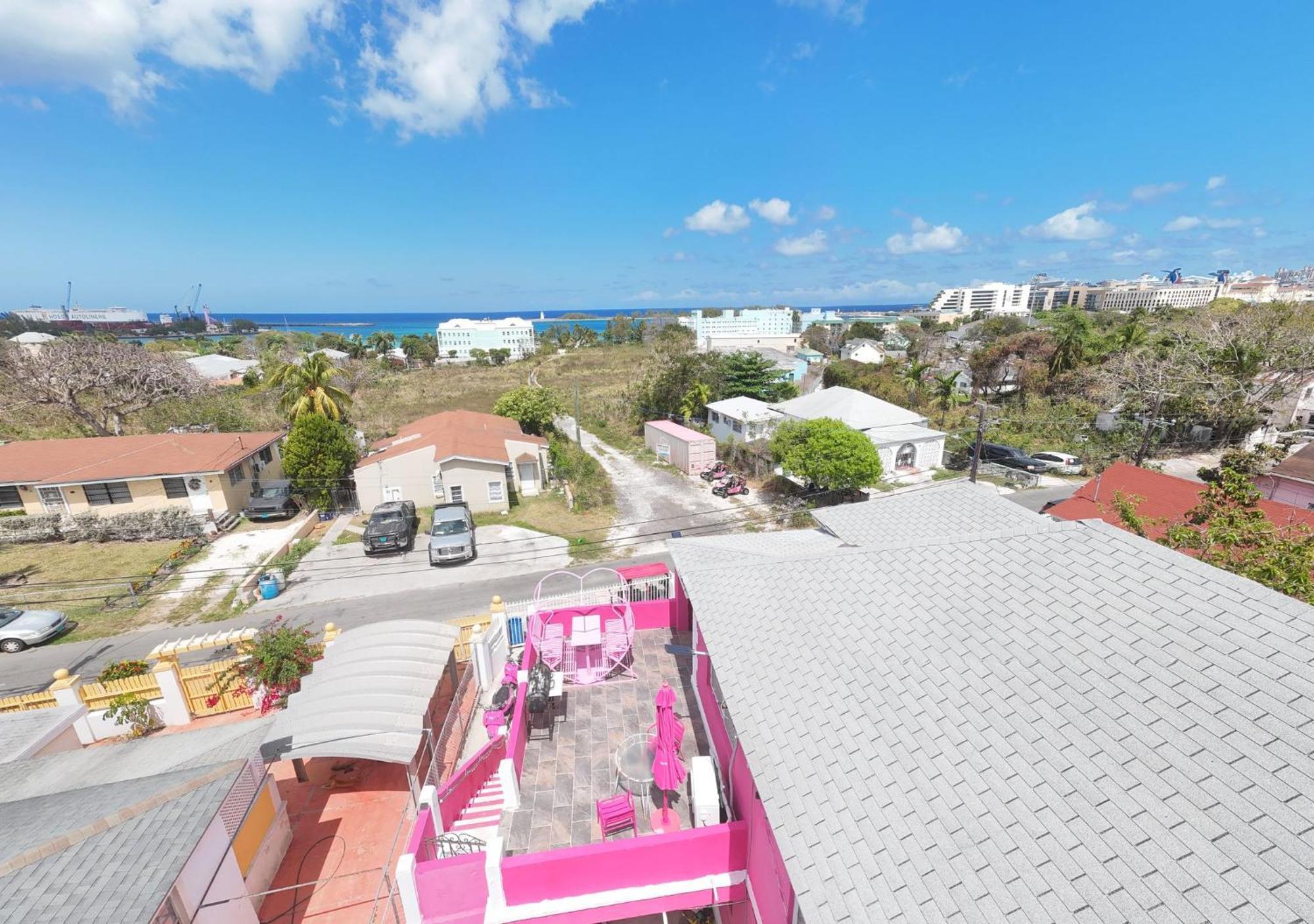 Da Pink And White Palace Hostel *