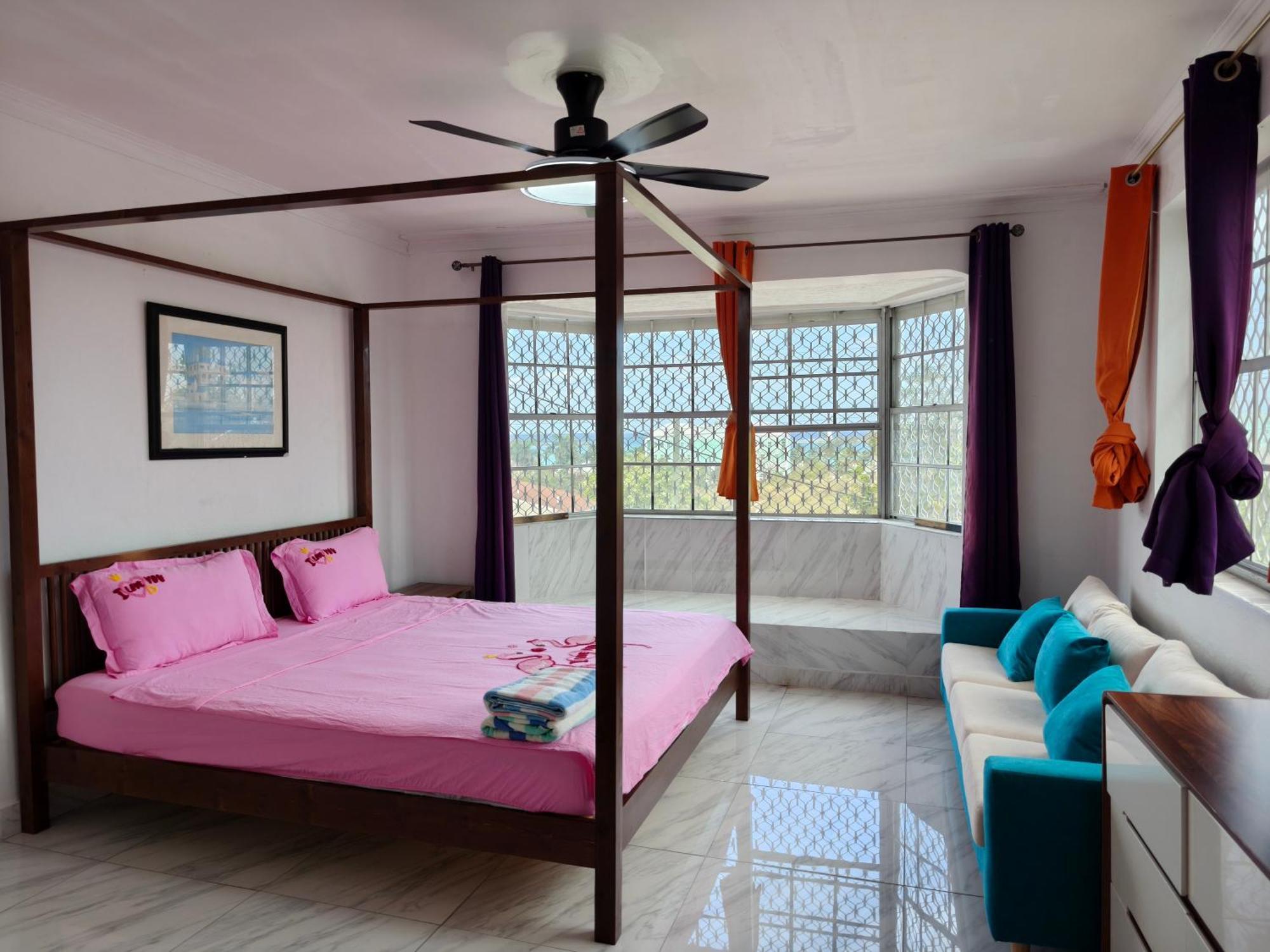 Da Pink And White Palace Hostel *