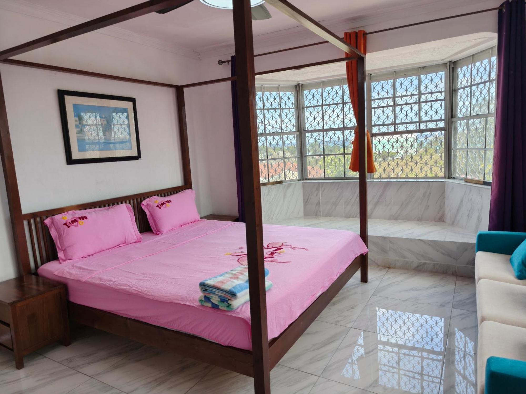 Da Pink And White Palace Hostel Nassau