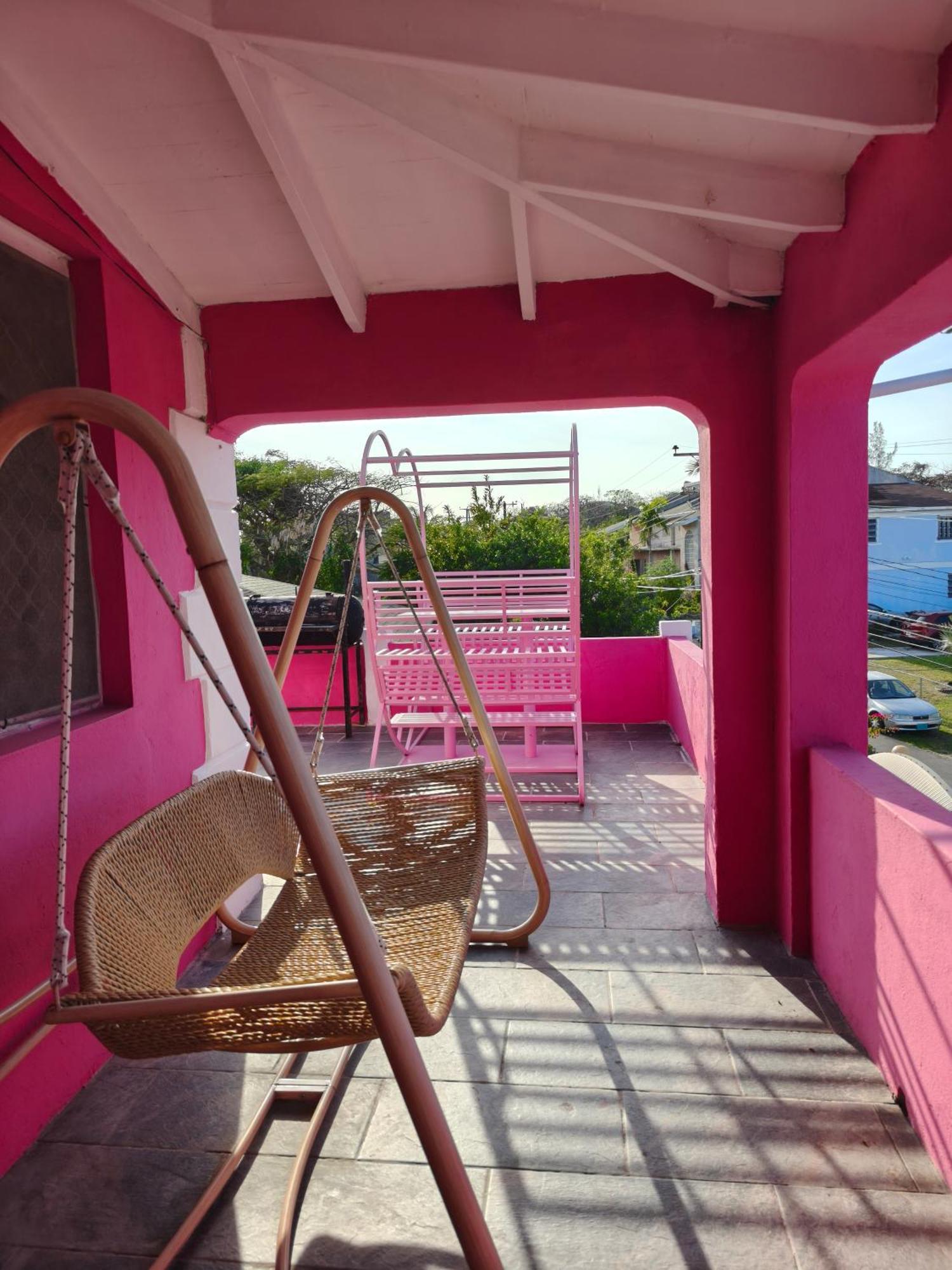 Hostel Da Pink And White Palace Nassau