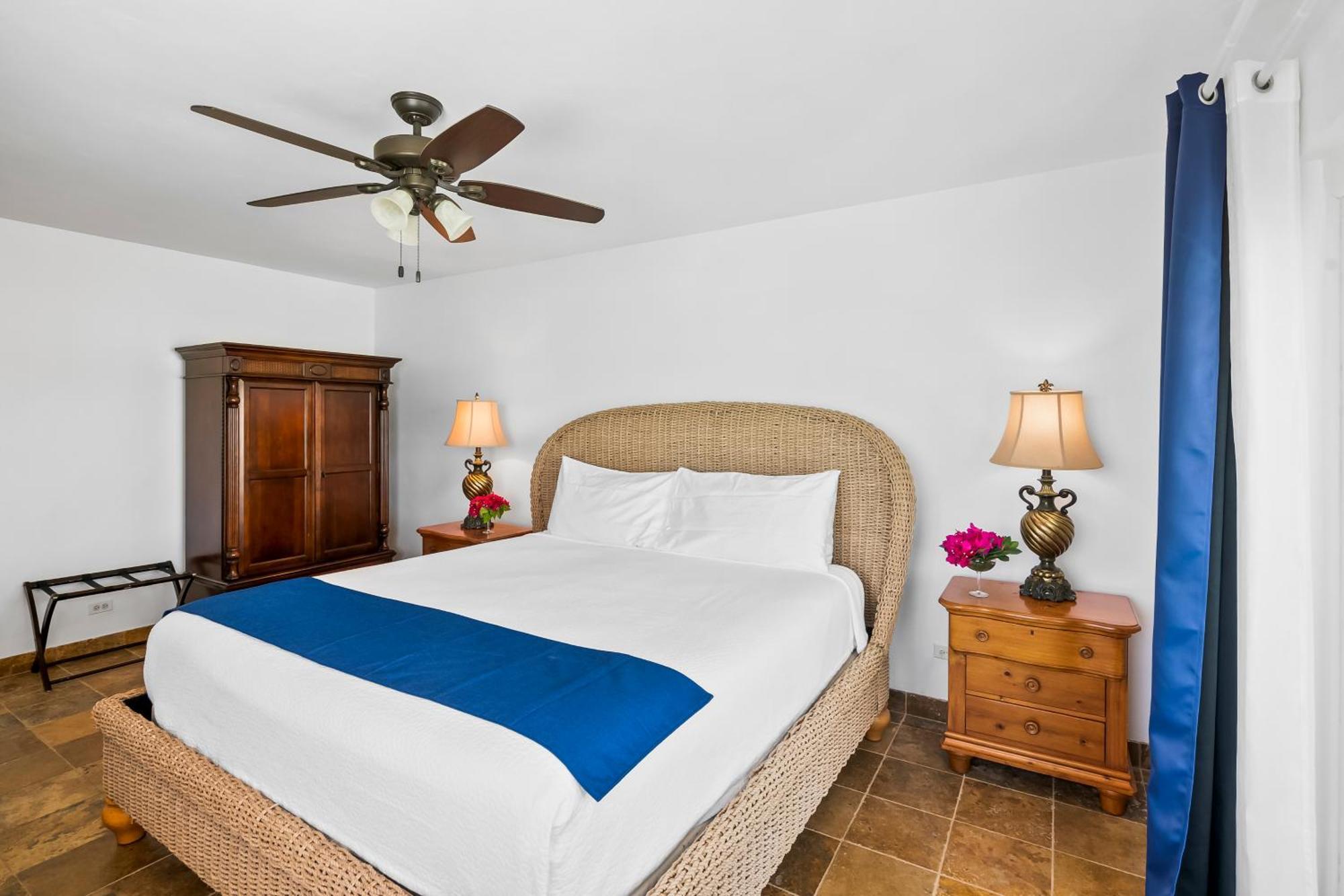 Hotel Augusta Bay George Town