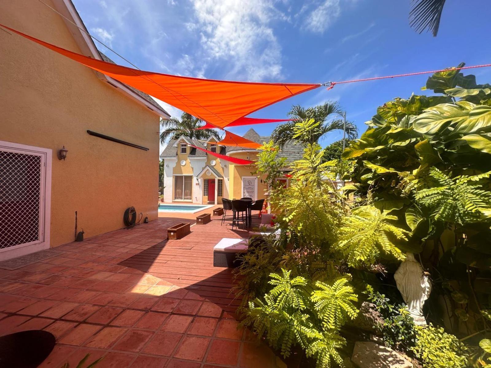 Brownstone Apartment Nassau