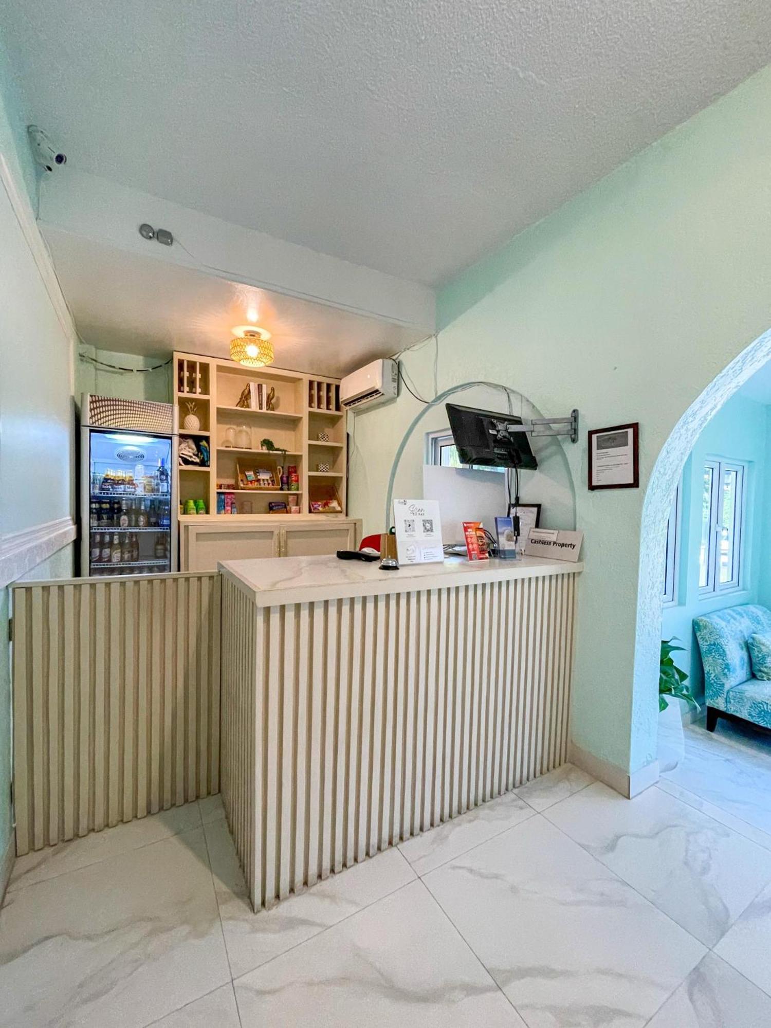 Golden Palms House Bed & Breakfast
