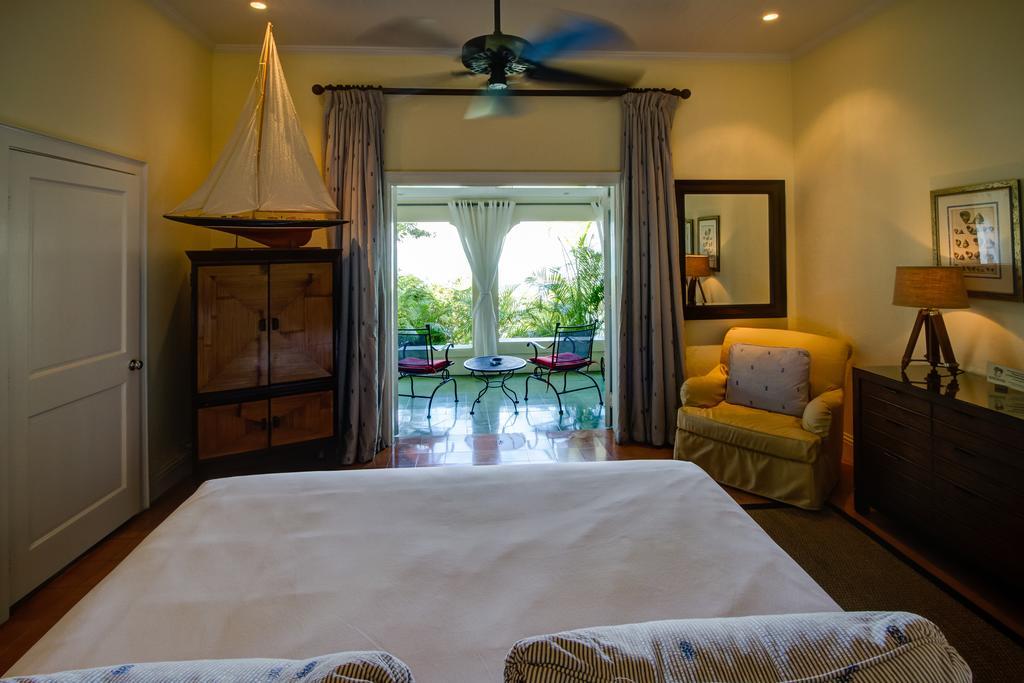 Rock House Harbour Island Resort 3*