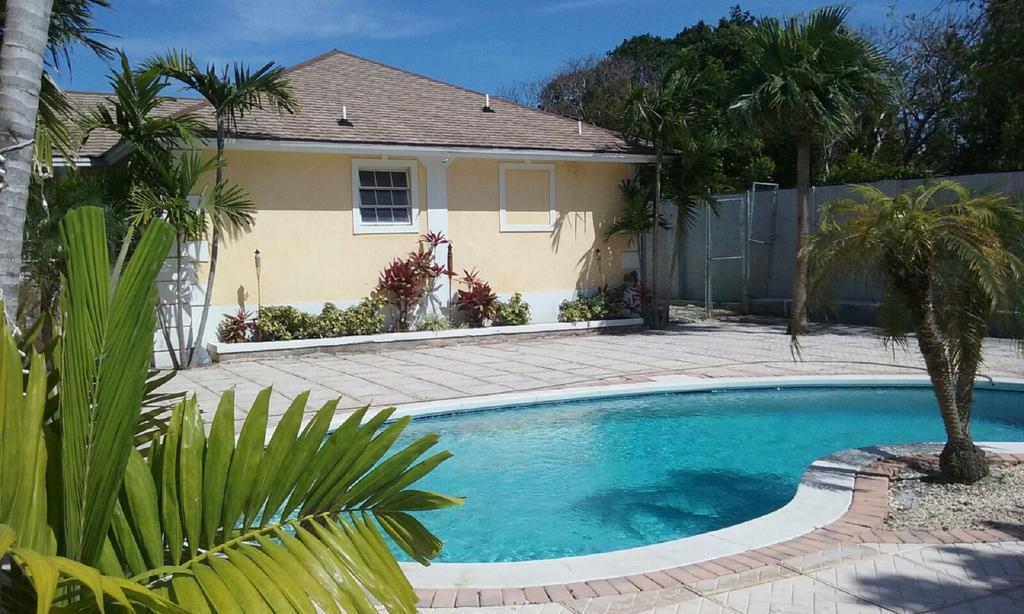 Leslie's Estates Apartment Nassau