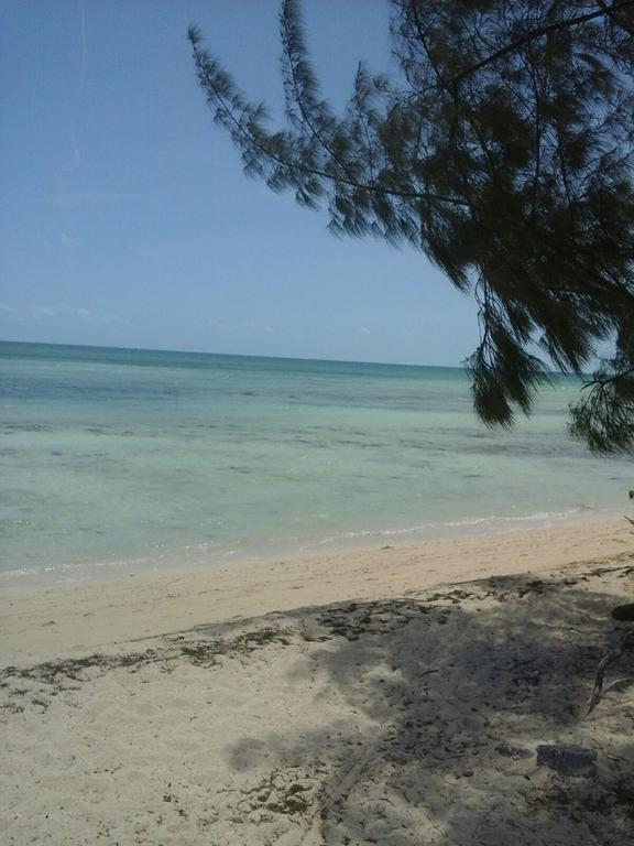 Leslie's Estates Apartment Nassau
