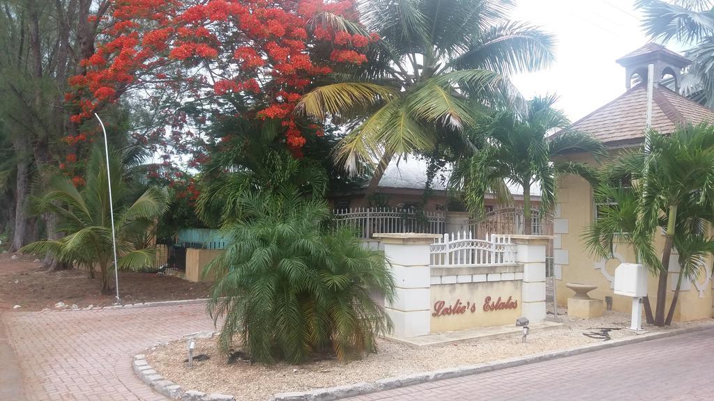 Leslie's Estates