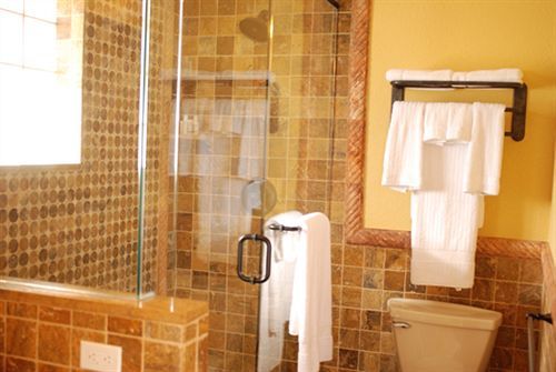 Augusta Bay Bahamas, Exuma Hotel George Town