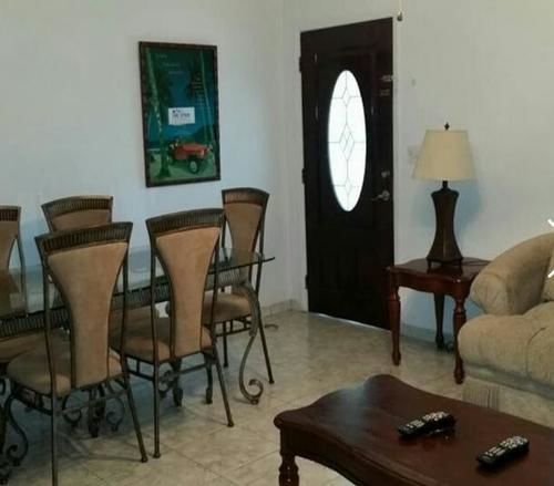 Leslie's Estates Apartment